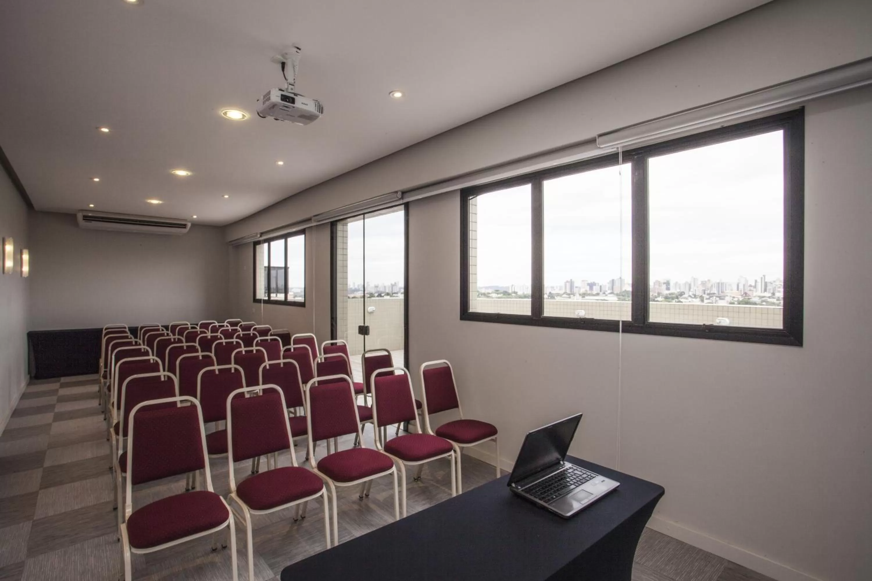Business facilities in Rio Hotel by Bourbon Curitiba