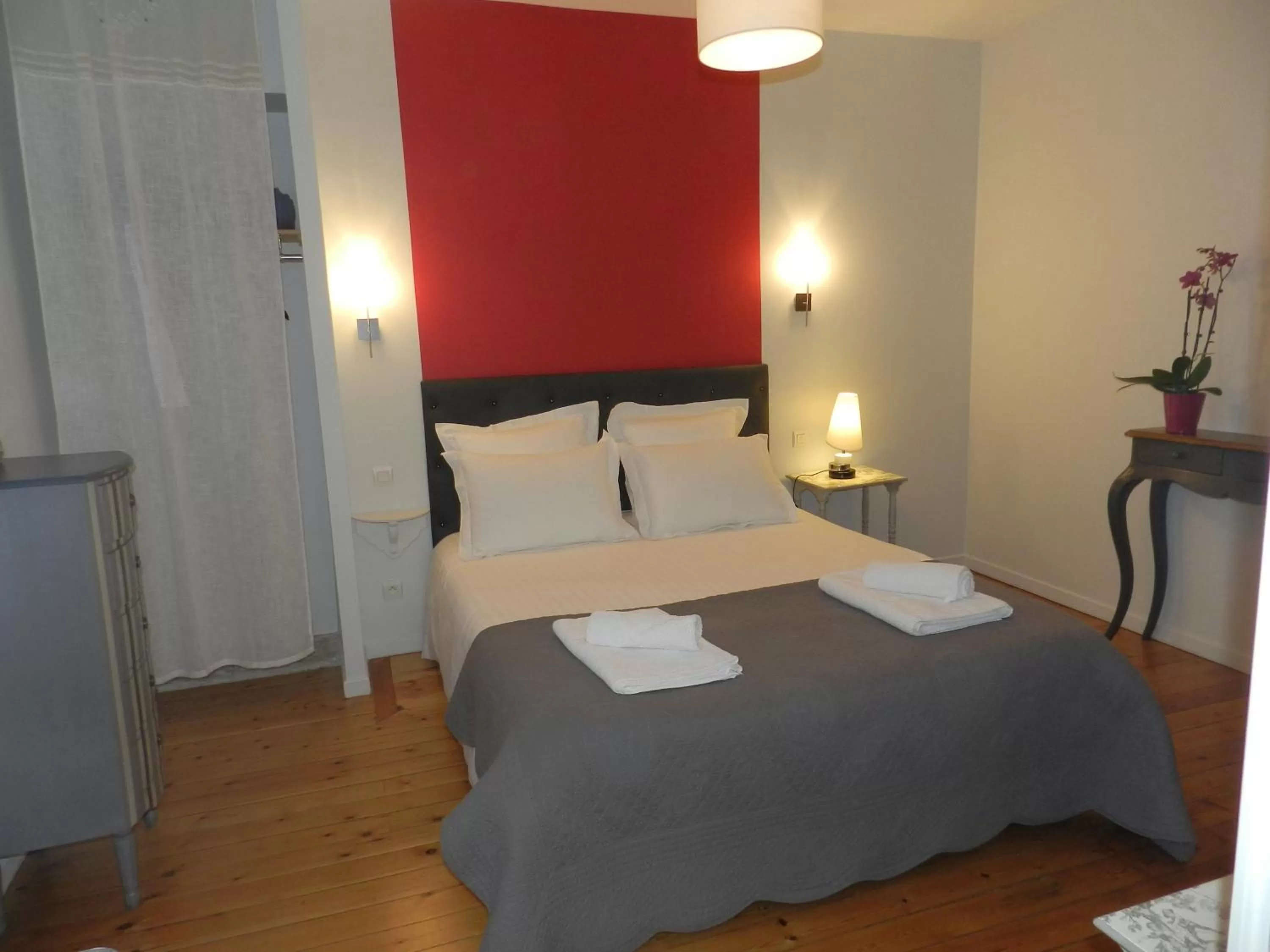 Bedroom, Bed in A la Fleur de Lys