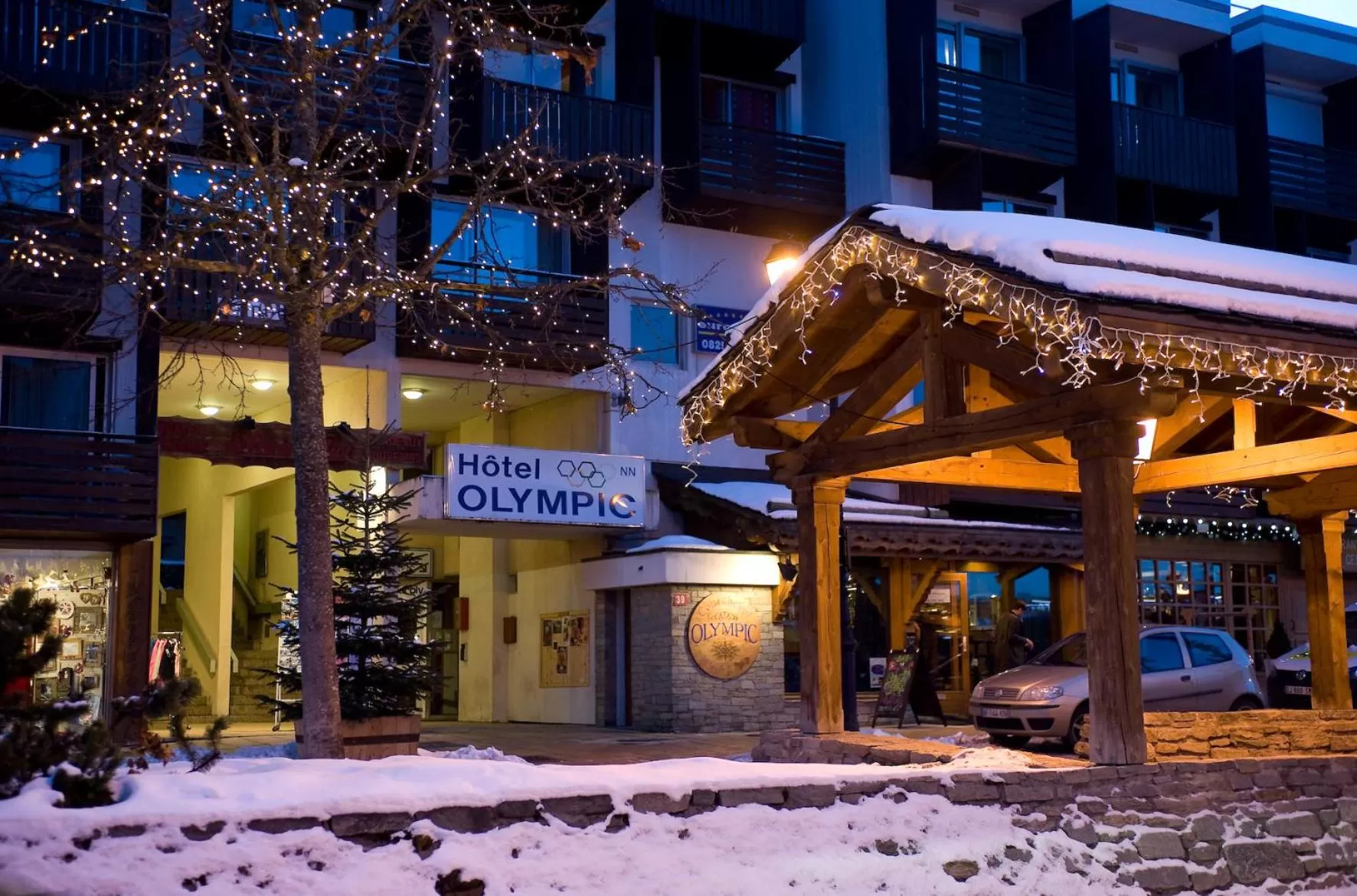 Facade/entrance in Madame Vacances - Hôtel Courchevel Olympic