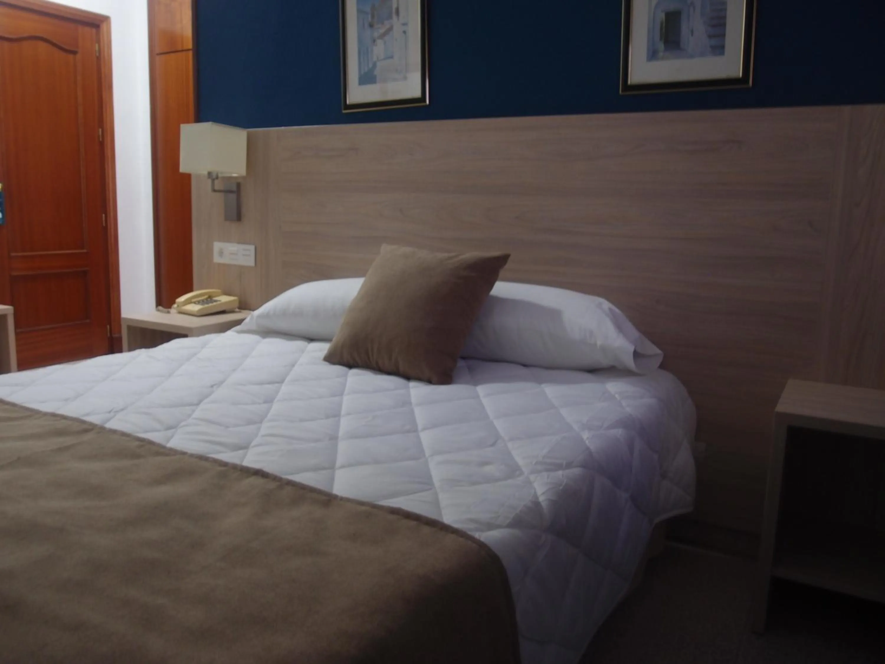 Bed in Hotel Catalán Puerto Real