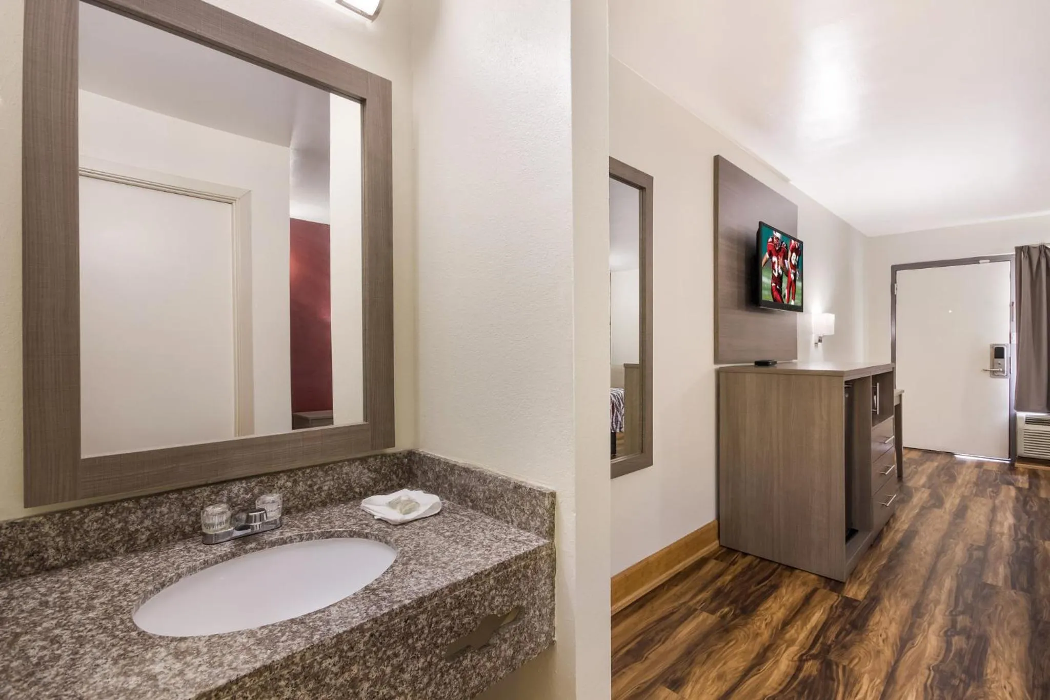 Bathroom in Red Roof Inn Crestview