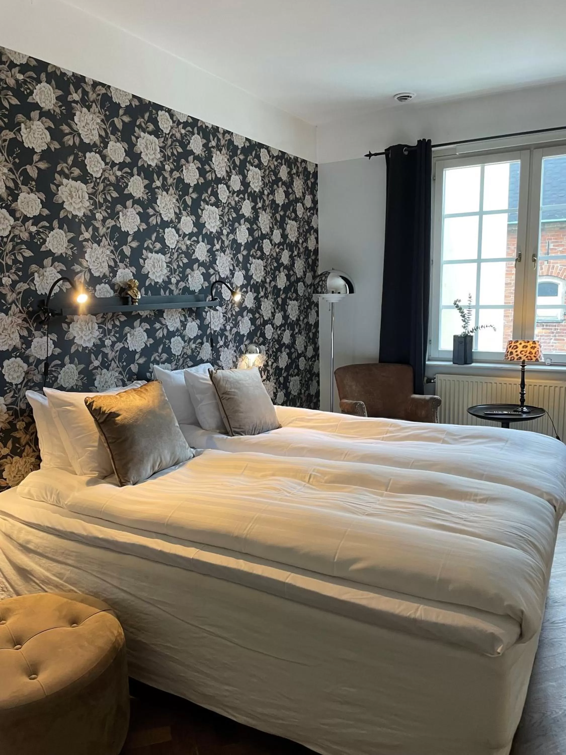 Property building, Bed in Hotell Dannegården