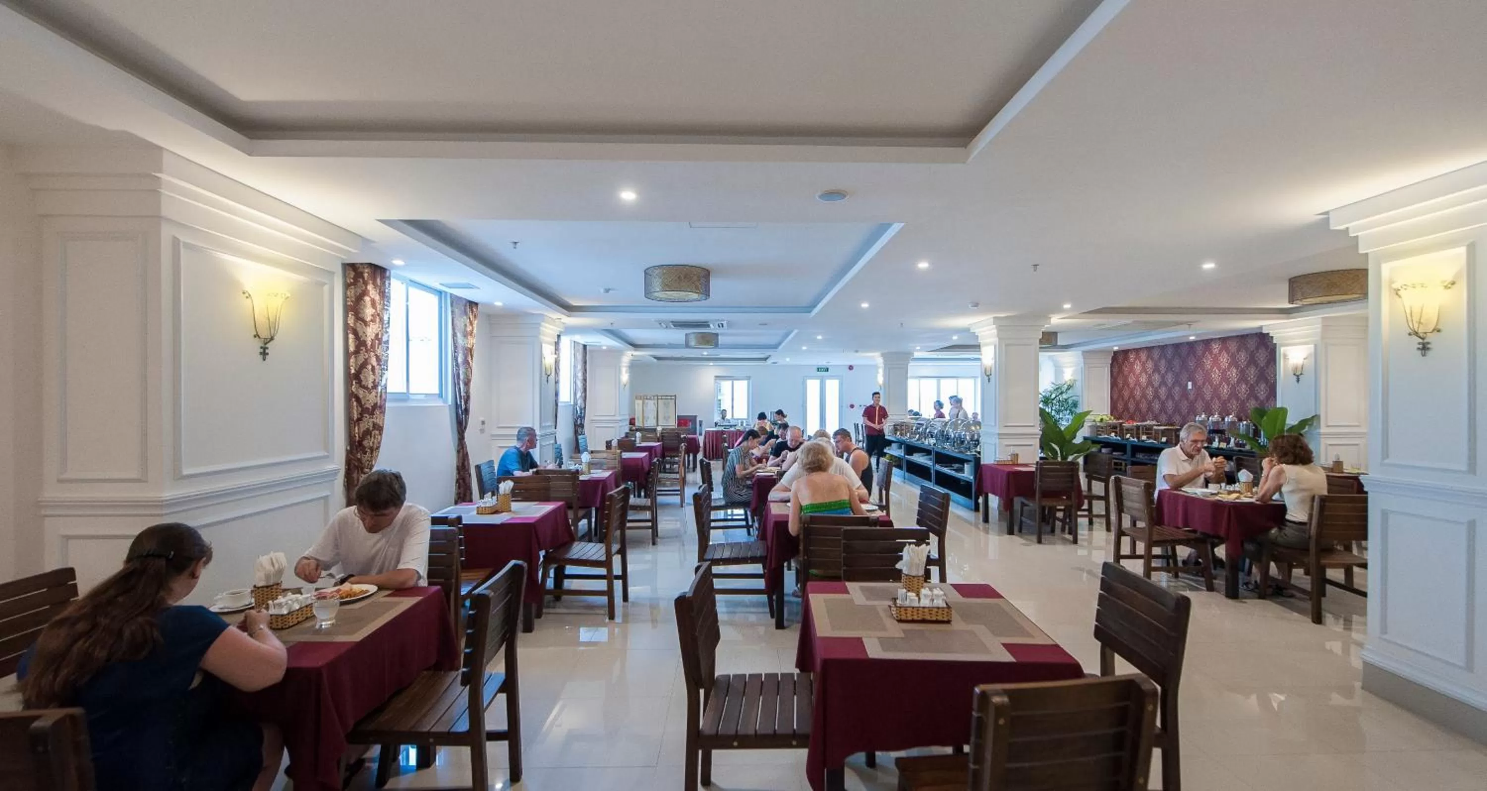 Restaurant/places to eat in Edele Nha Trang Hotel