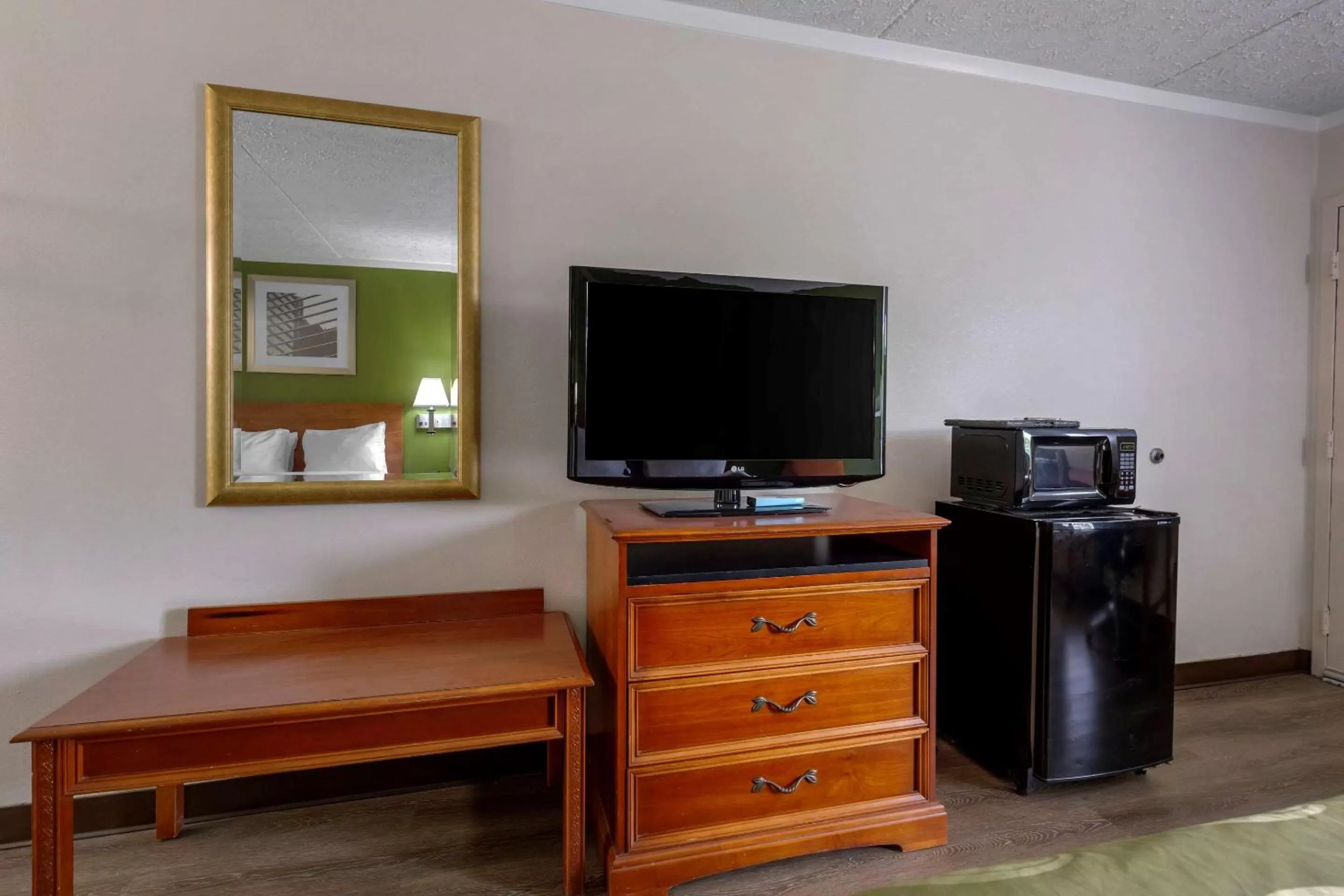 Bedroom in Quality Inn - Roxboro South