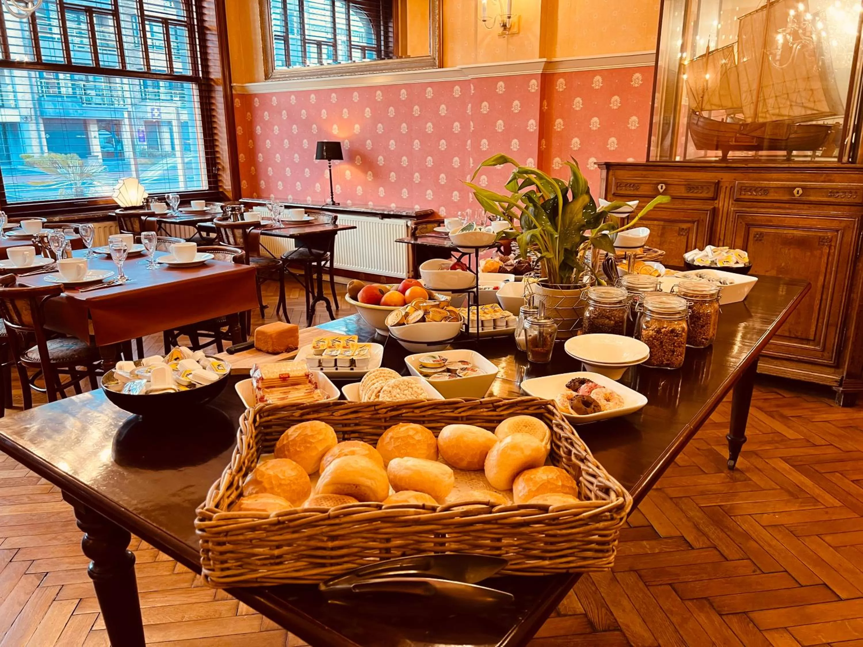 Breakfast in Avenue Hotel by F-Hotels