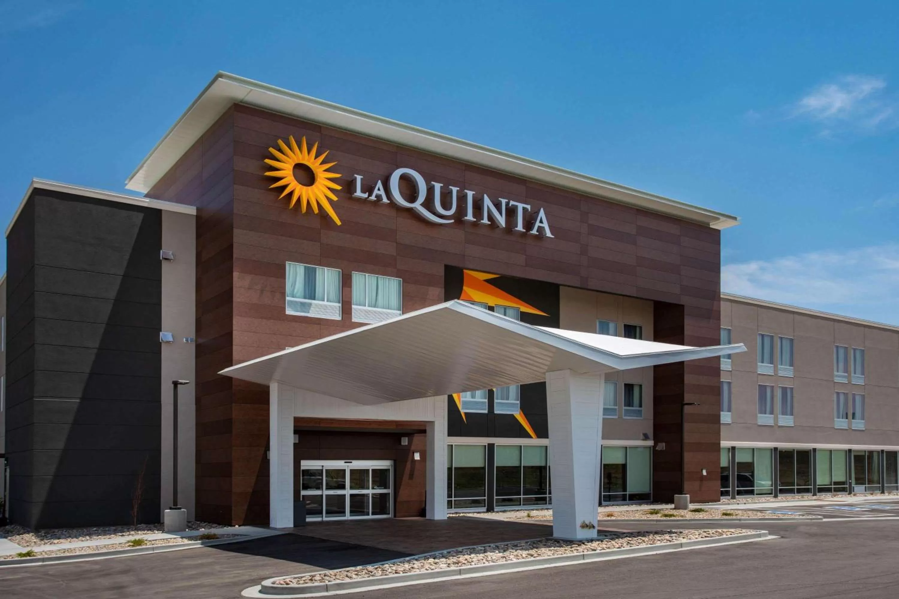 Property building in La Quinta Inn & Suites Limon by Wyndham