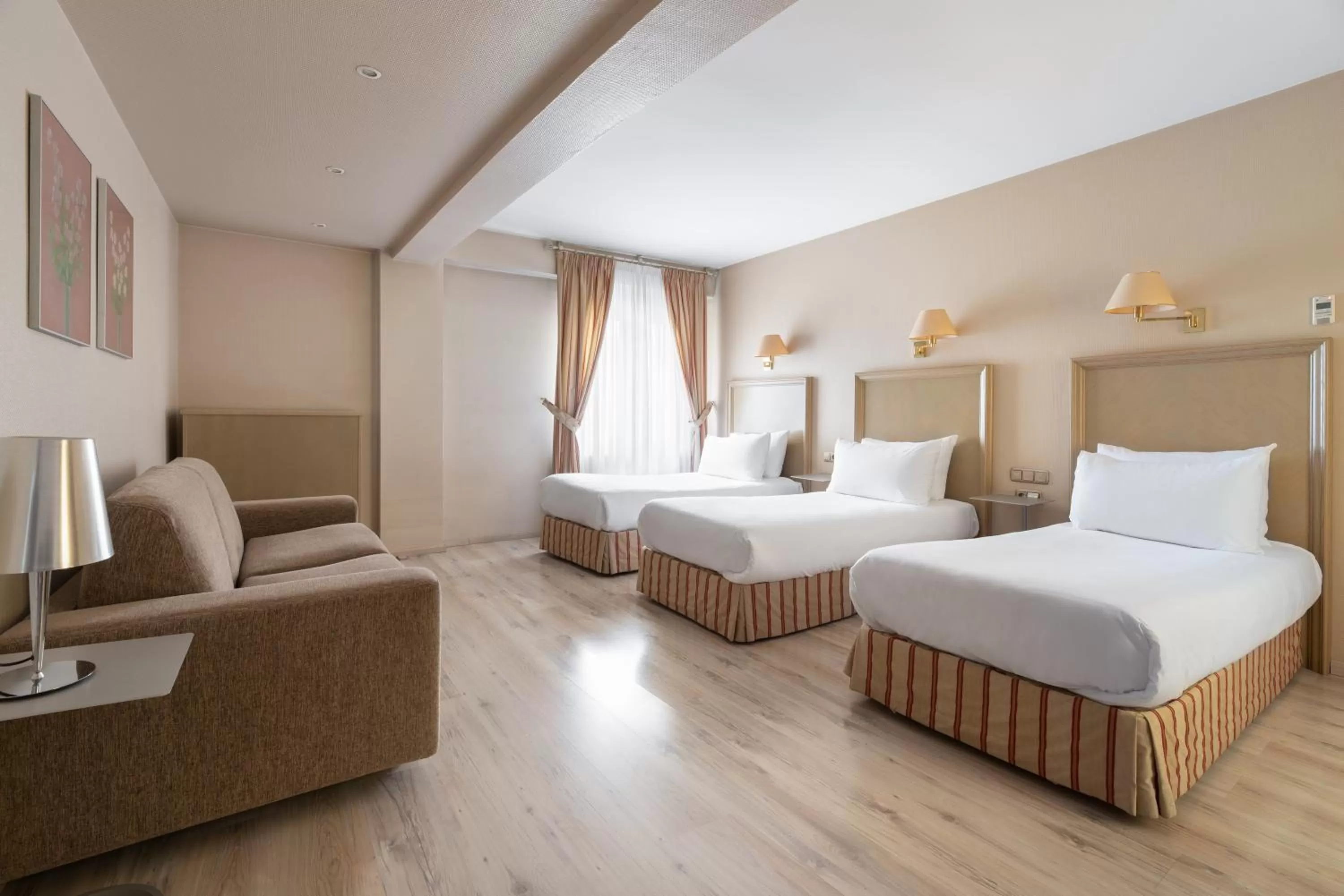 Photo of the whole room, Bed in Crisol Almirante Bonifaz