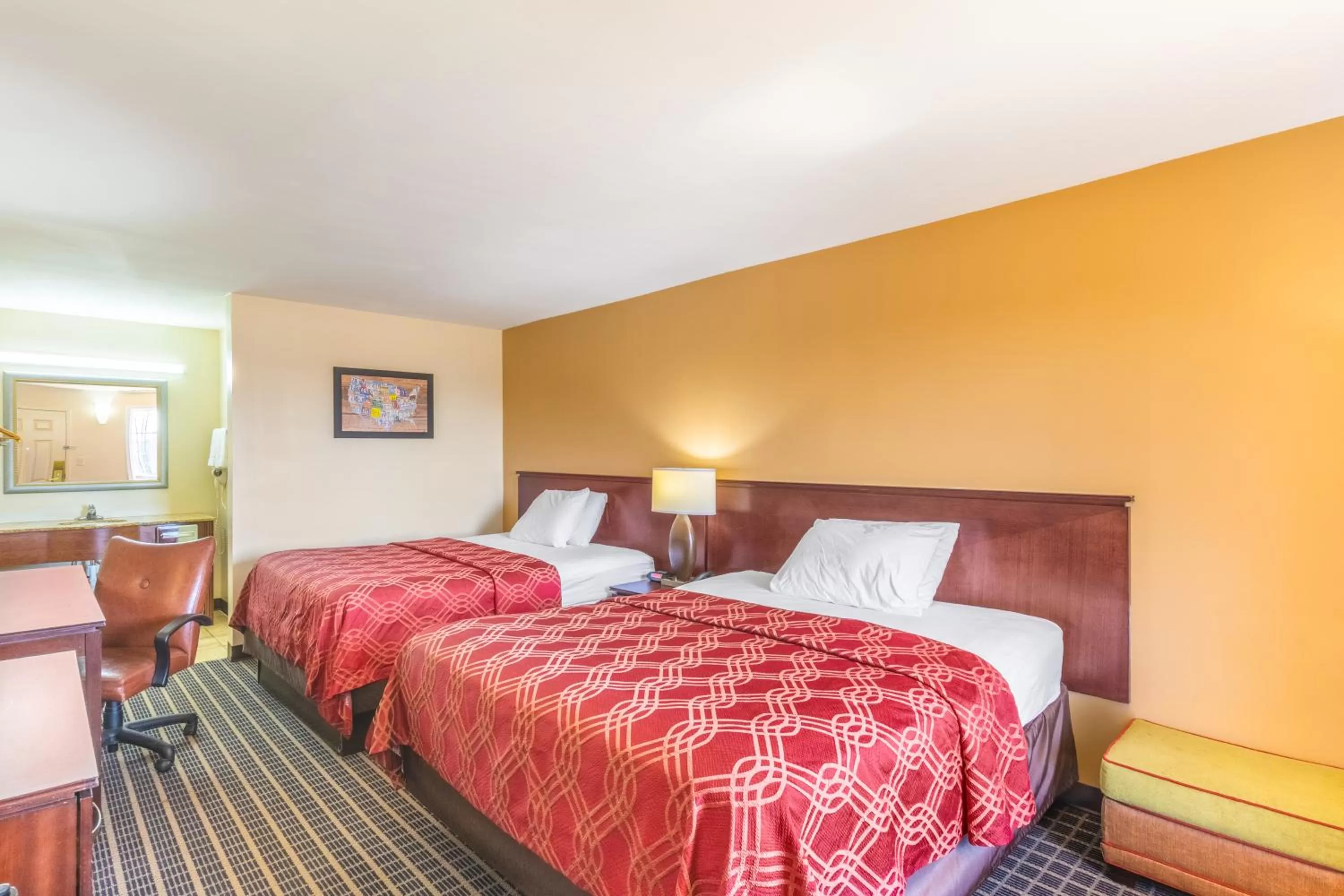 Photo of the whole room, Bed in Econo Lodge Gaffney