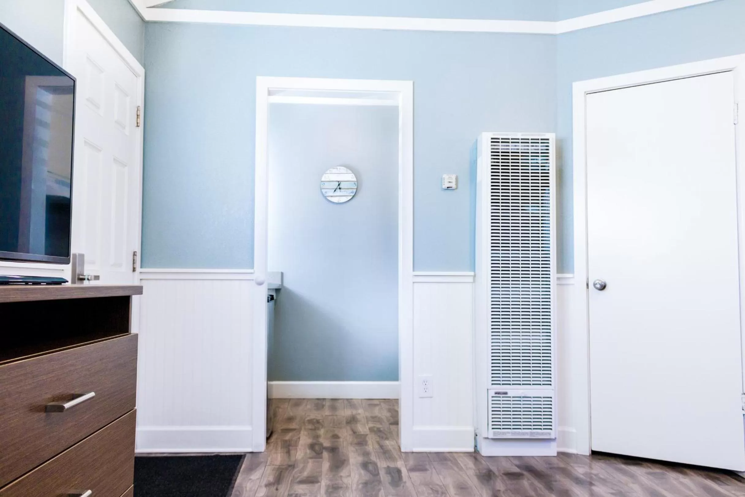 TV and multimedia in Ocean Echo Inn & Beach Cottages