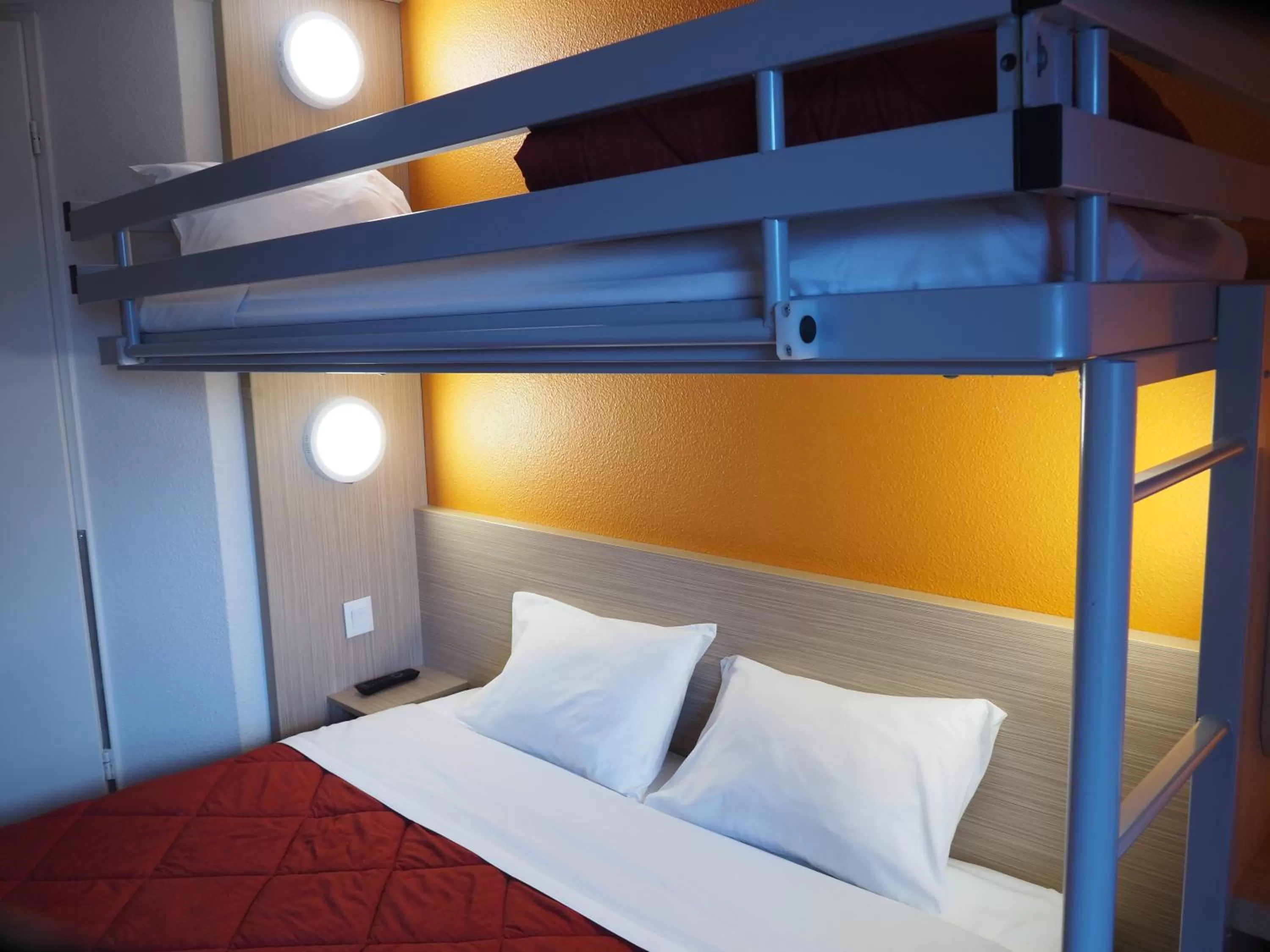 bunk bed, Bed in Premiere Classe Saumur