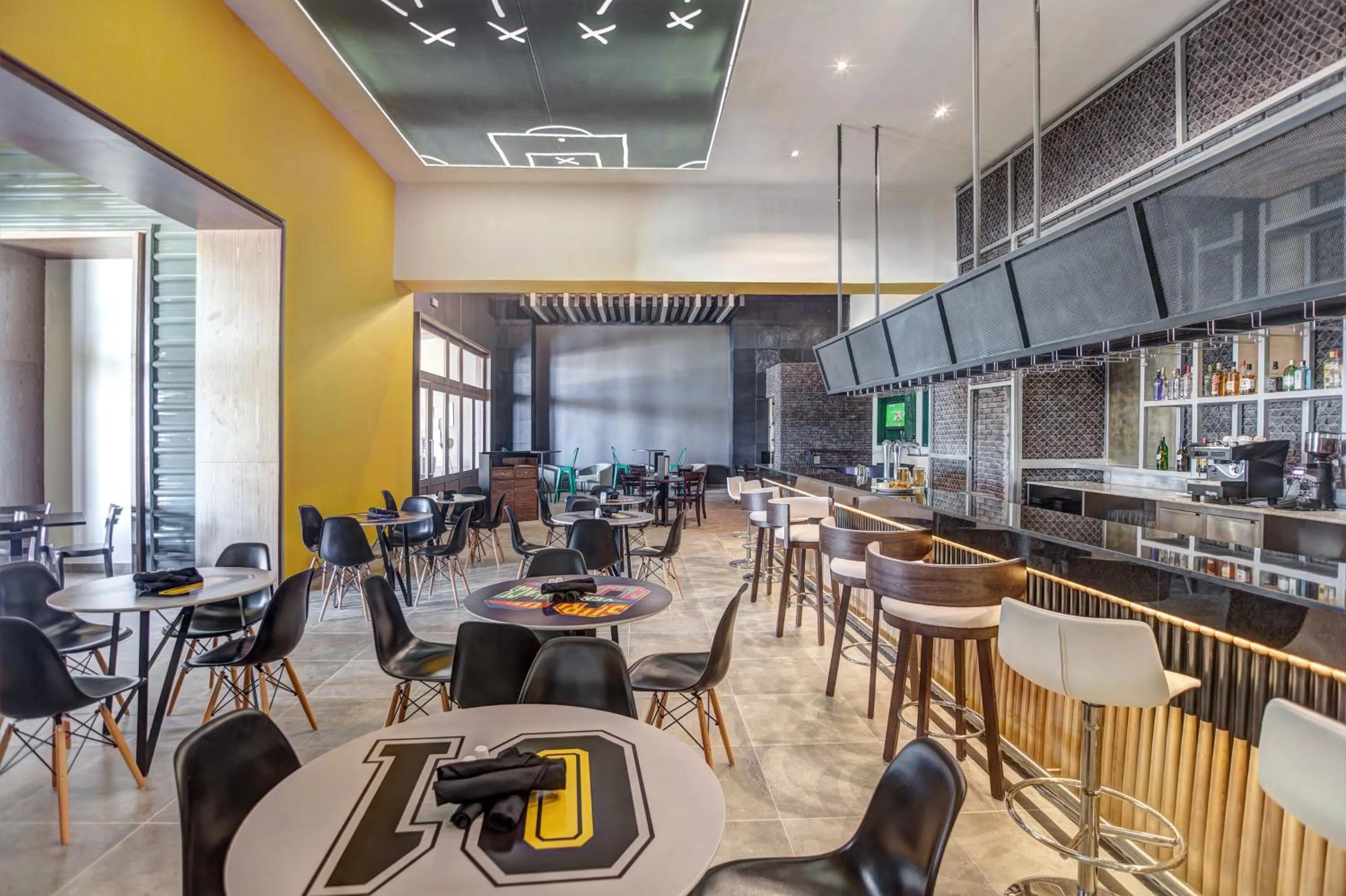 Lounge or bar in Royalton Saint Lucia, An Autograph Collection All-Inclusive Resort