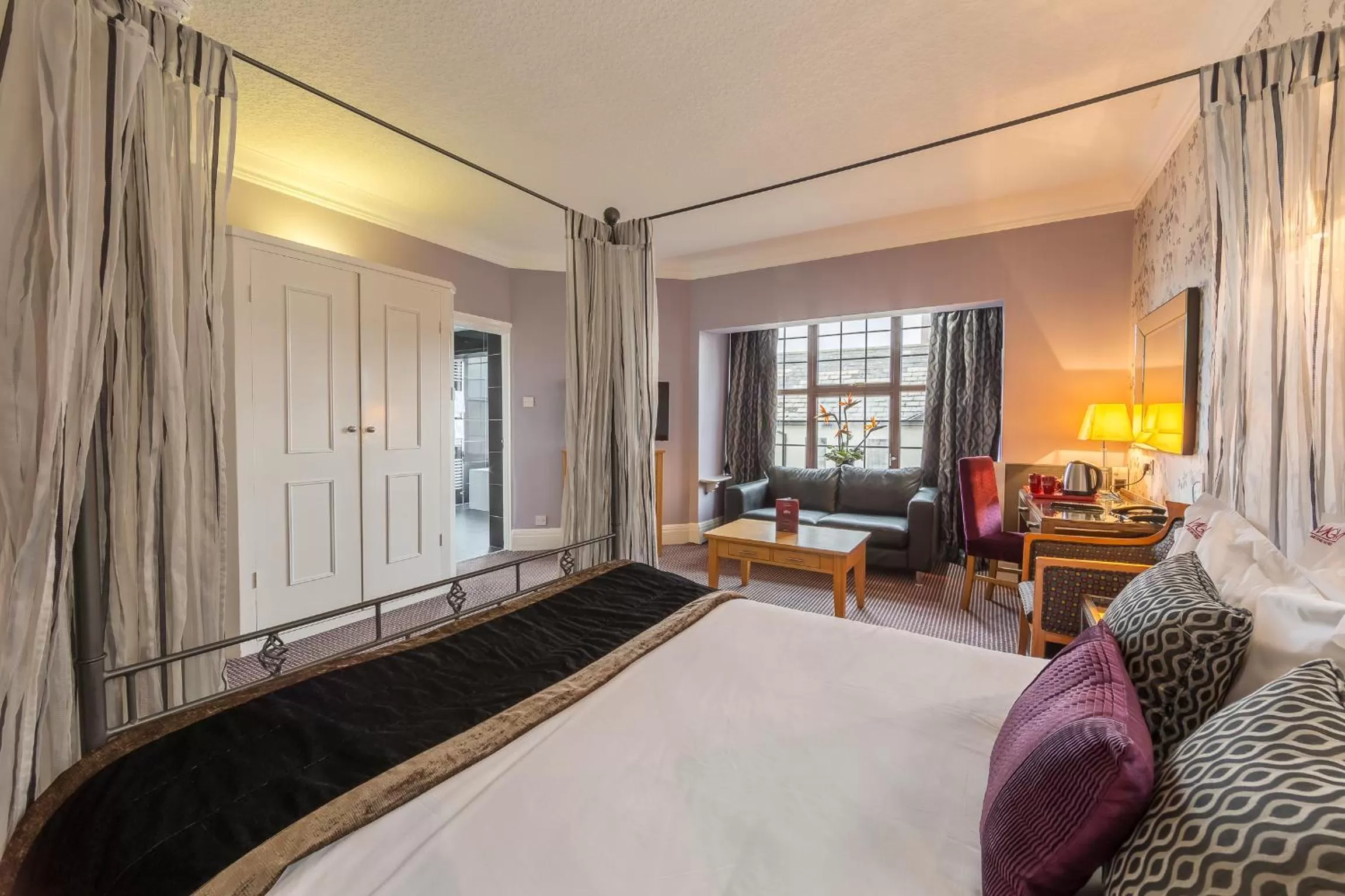 Bedroom, Bed in Muthu Westcliff Hotel (Near London Southend Airport)