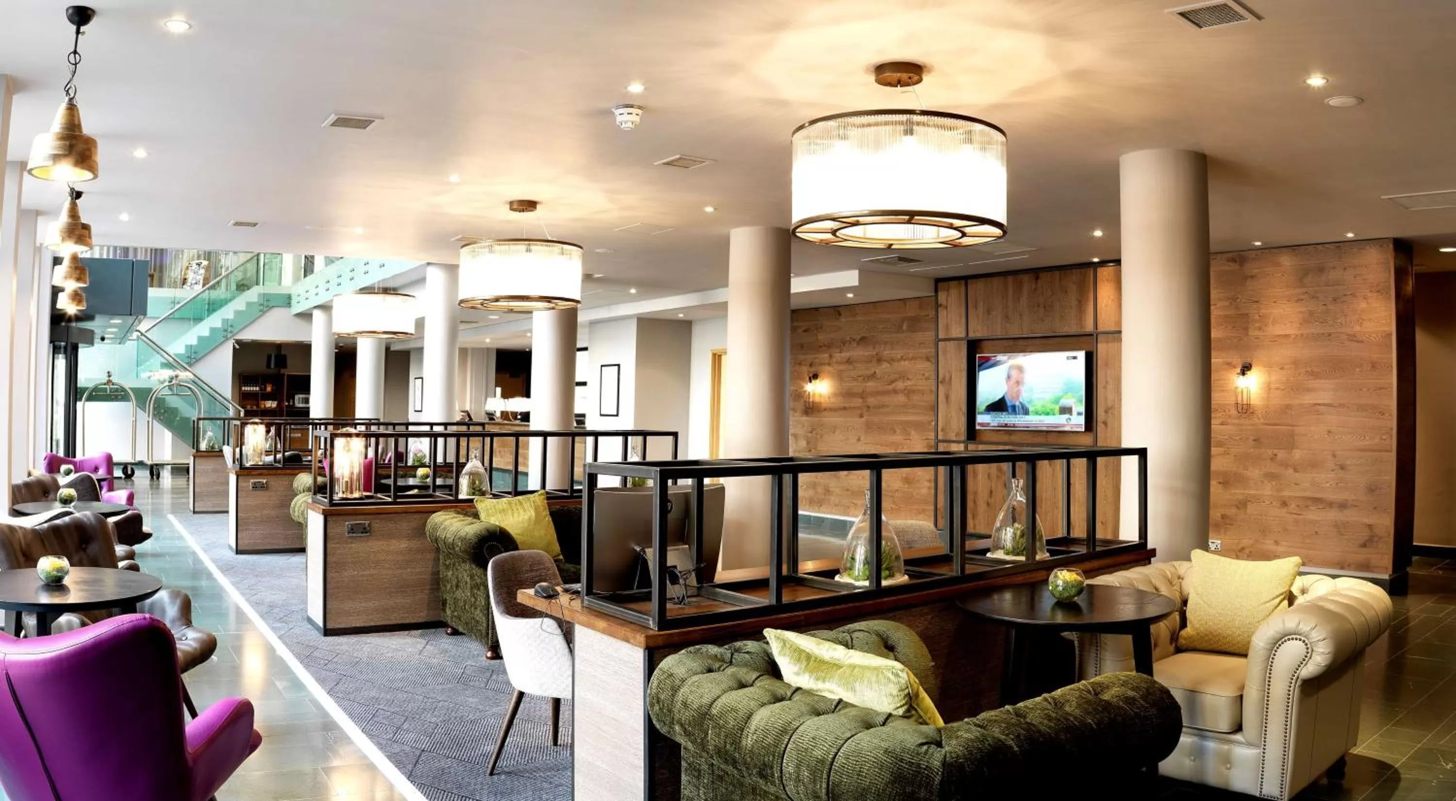 Lounge or bar in Hilton Garden Inn Birmingham Brindley Place