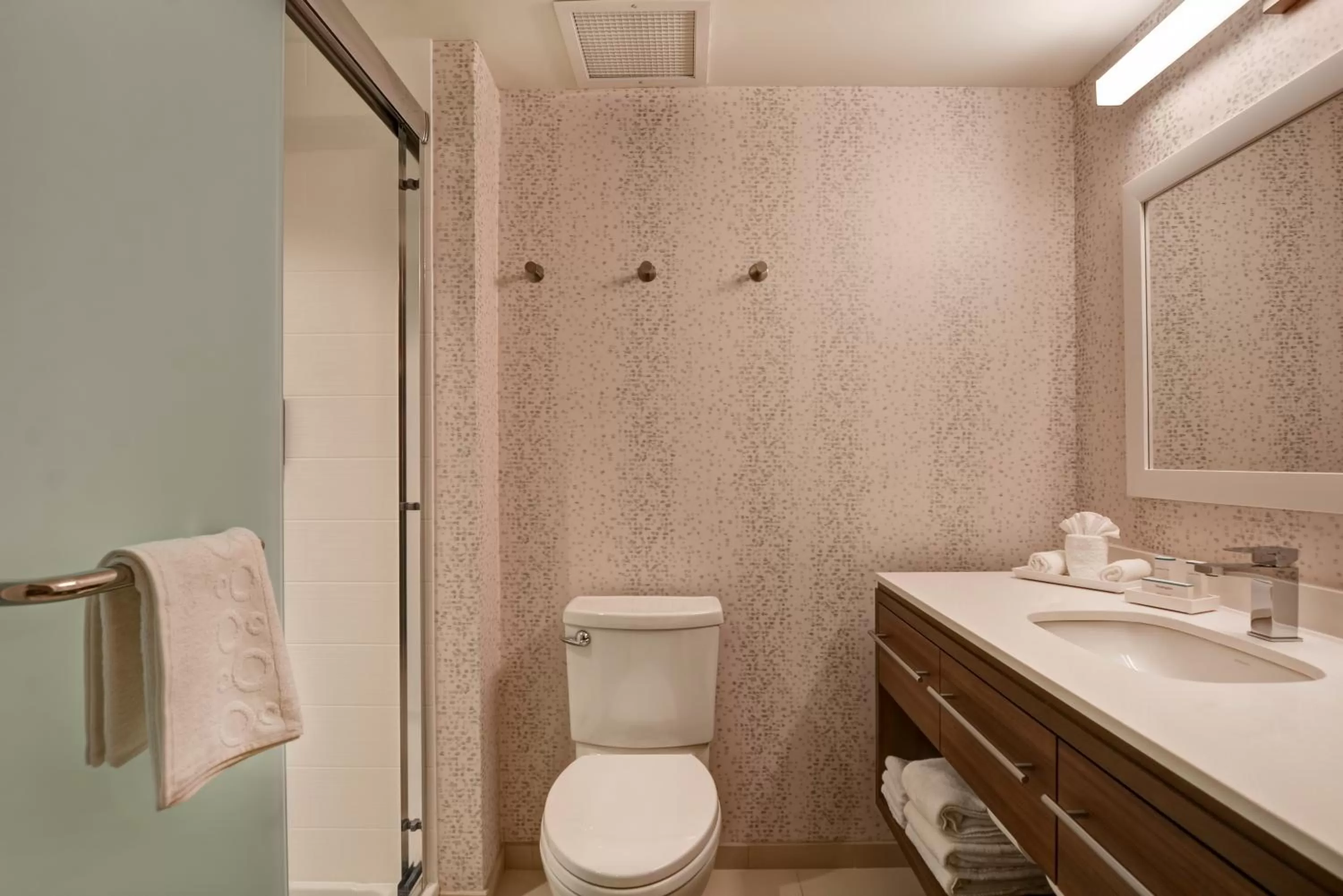 Queen Studio Suite - Hearing Accessible/Non-Smoking in Home2 Suites By Hilton Beaufort