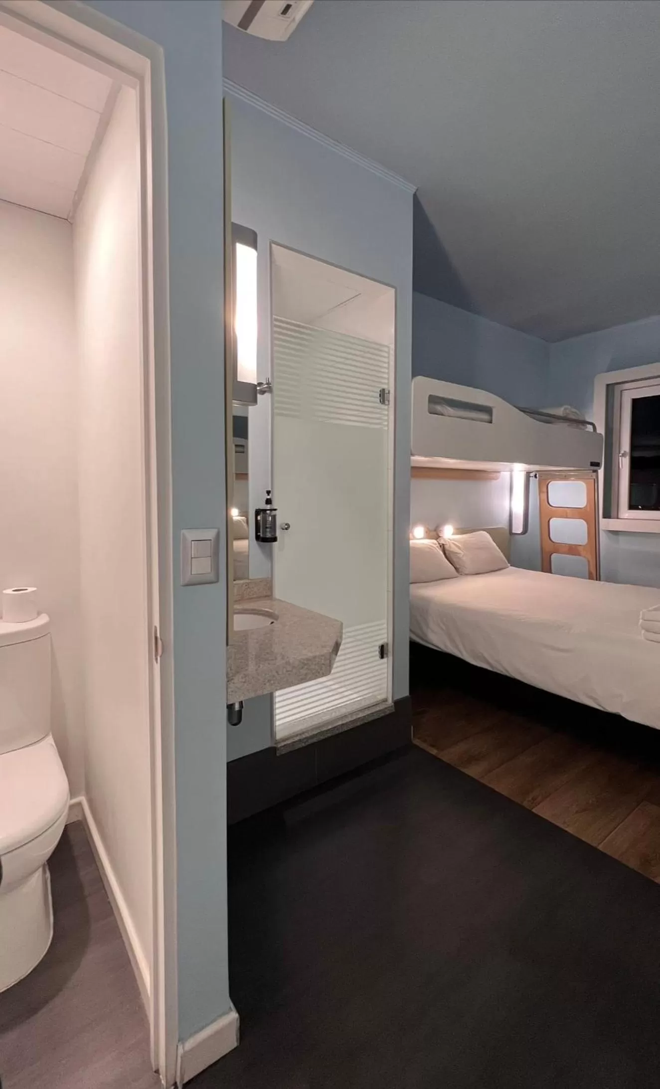 Toilet, Bed in ibis budget Copiapo