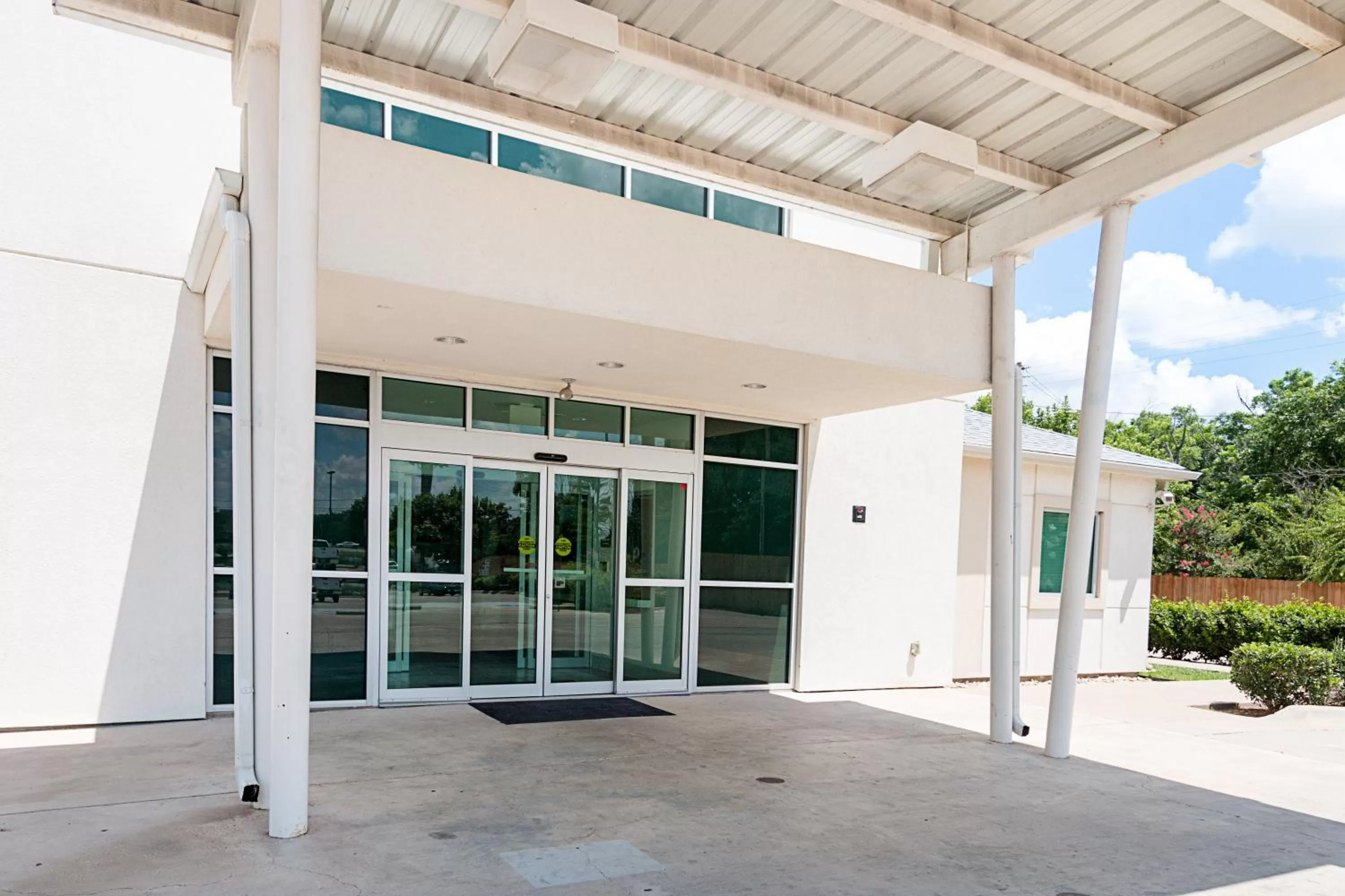 Facade/entrance in Motel 6-Cleburne, TX
