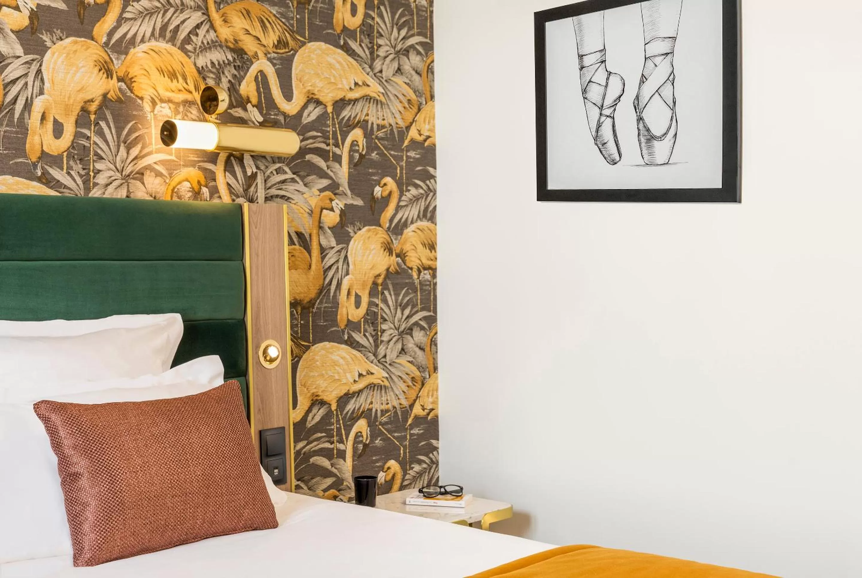 Bed in Hotel Opéra Opal