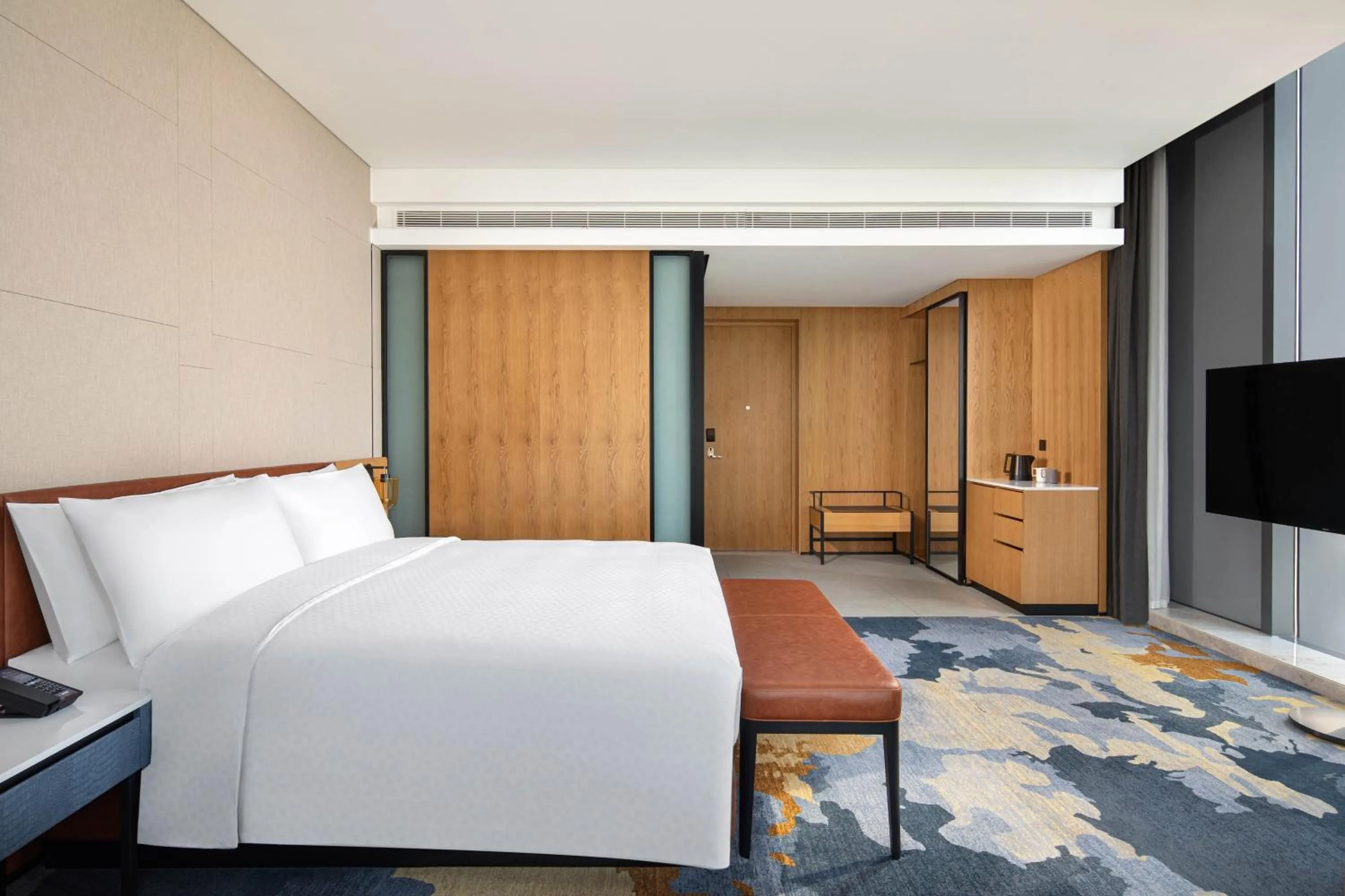 Photo of the whole room, Bed in Four Points by Sheraton Shanghai Jiading