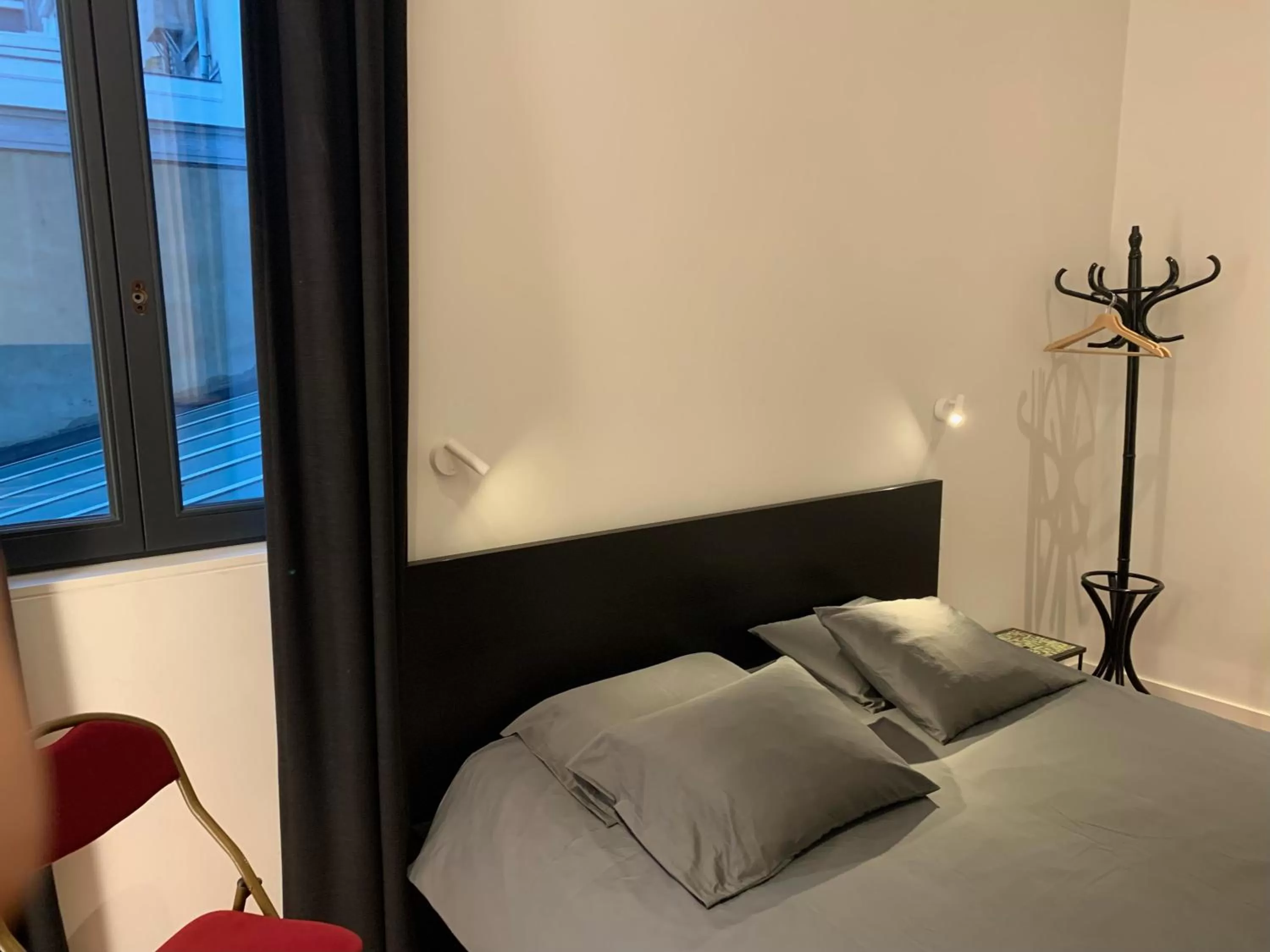 Bed in Albert Molière