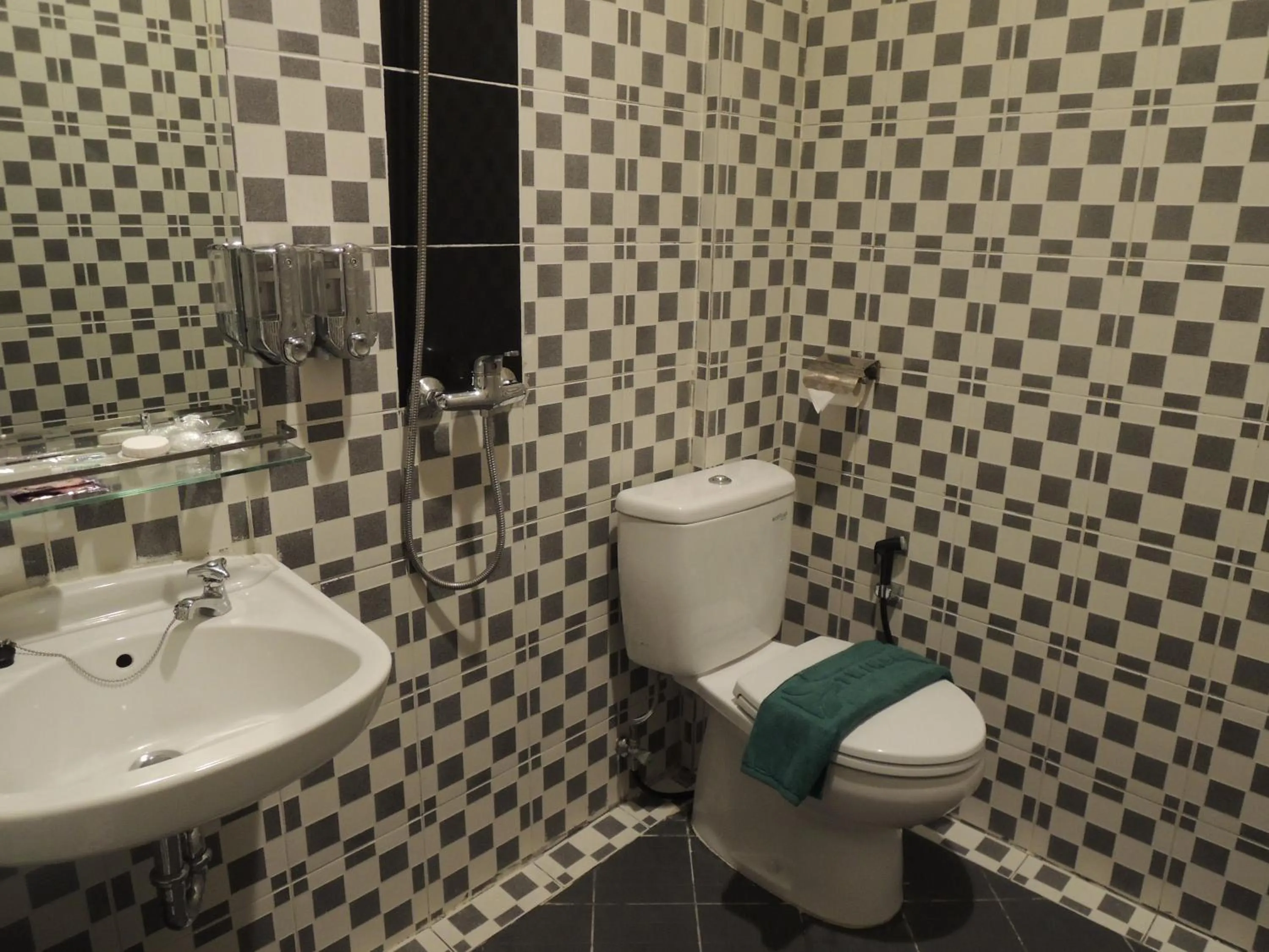 Bathroom in Twins Hotel