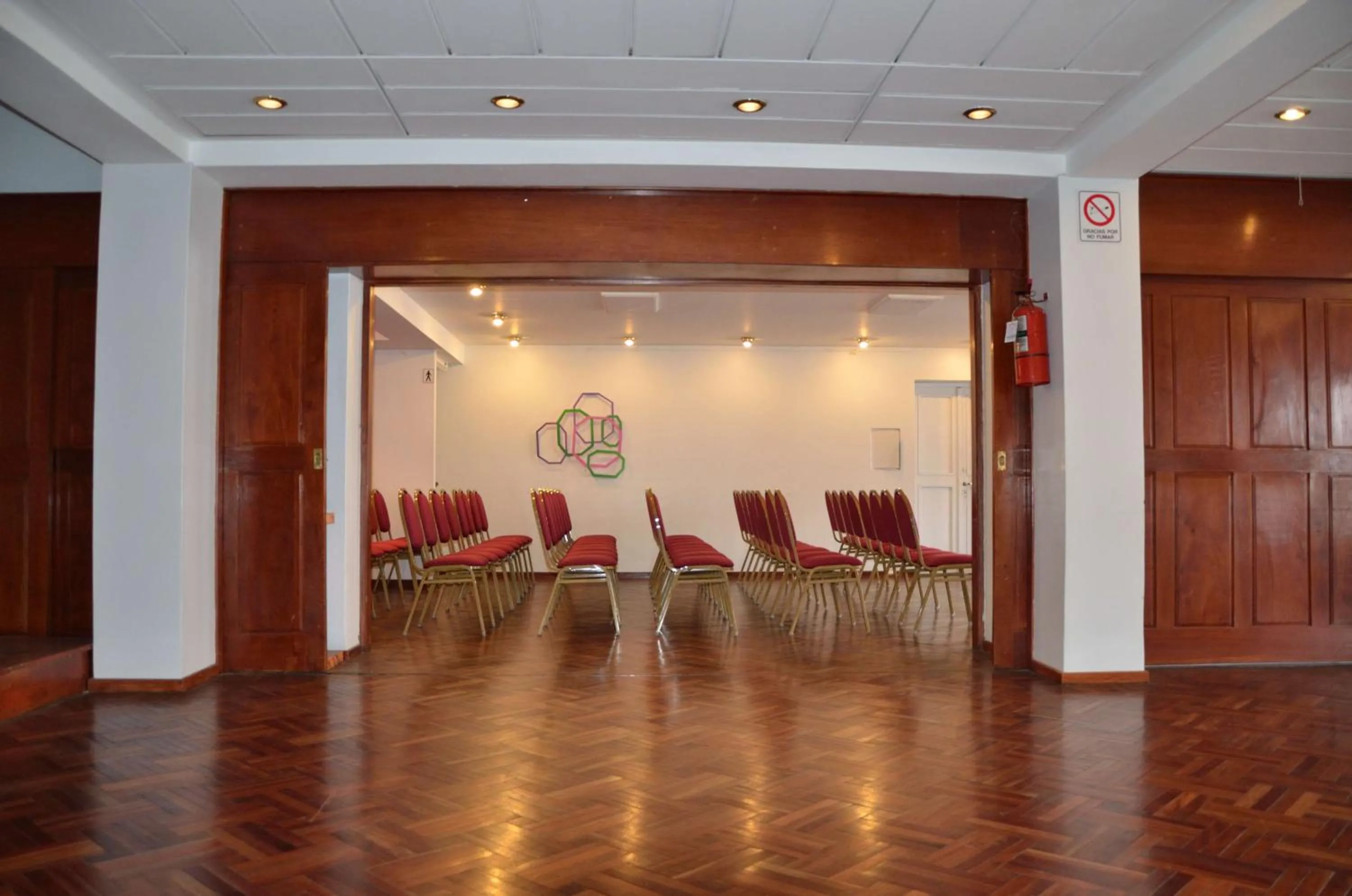 Lounge or bar in Hotel Colonial Salta