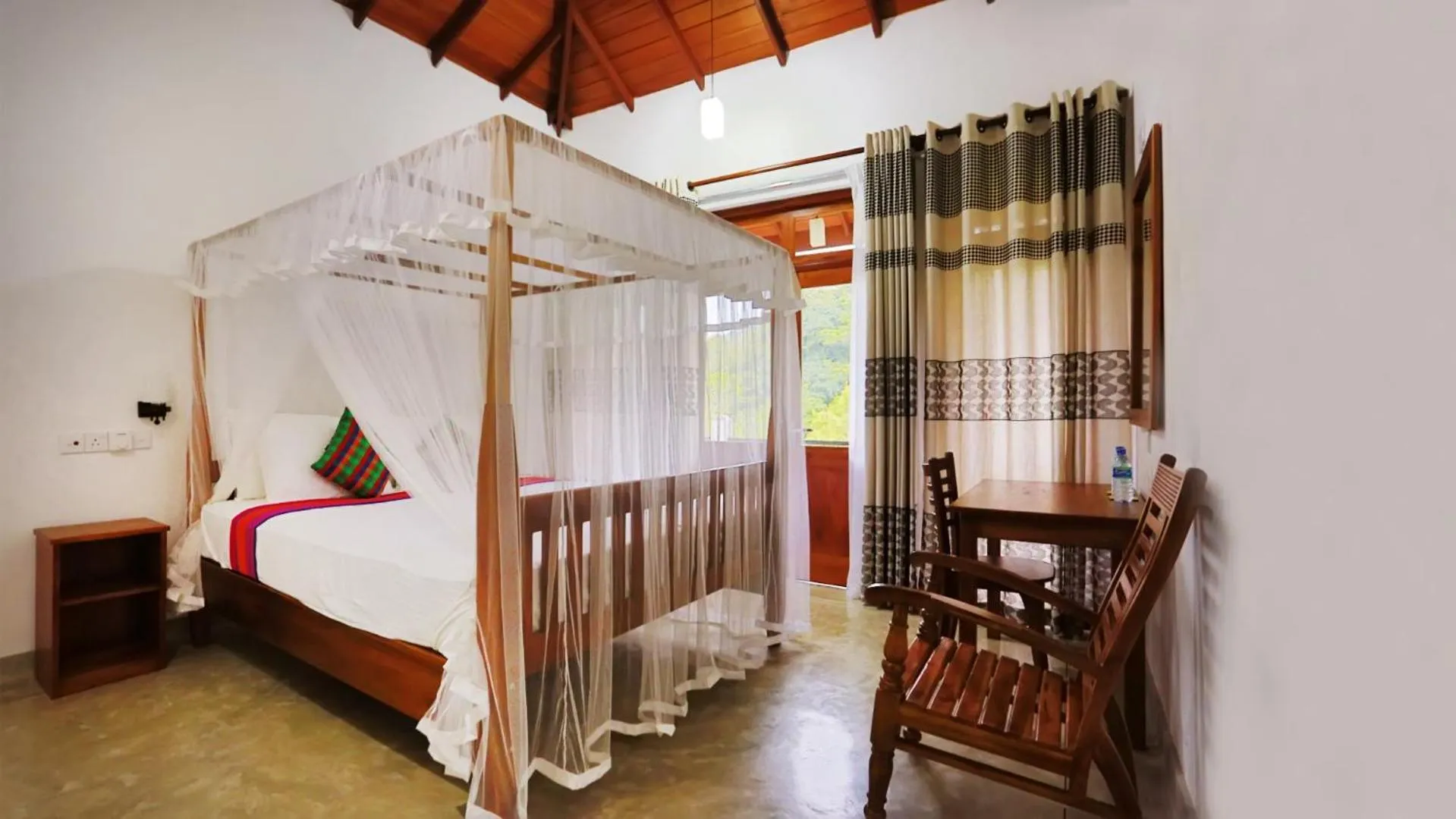 Photo of the whole room, Bed in Hanthana House