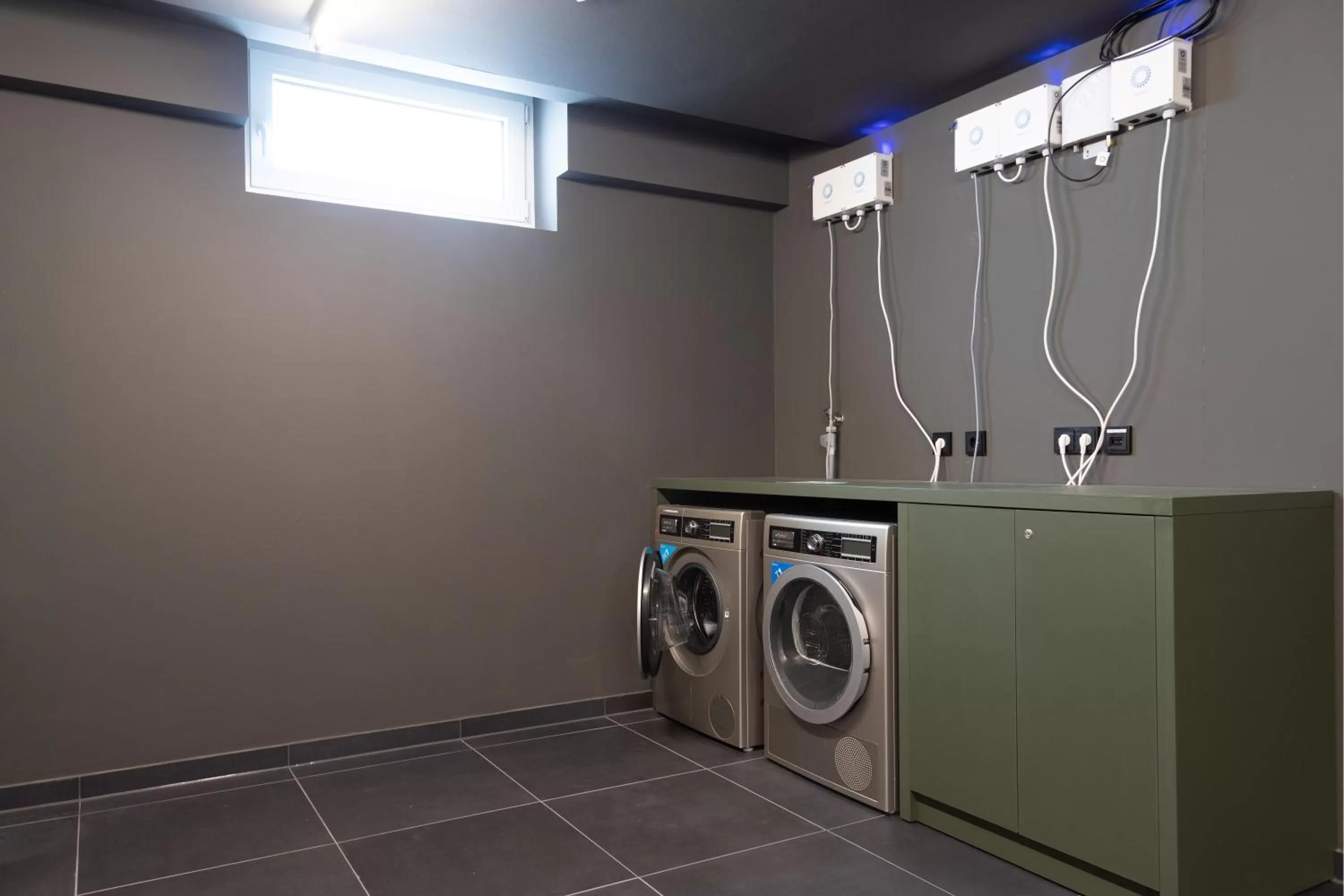 washing machine in MEININGER Hotel Bremen Hauptbahnhof