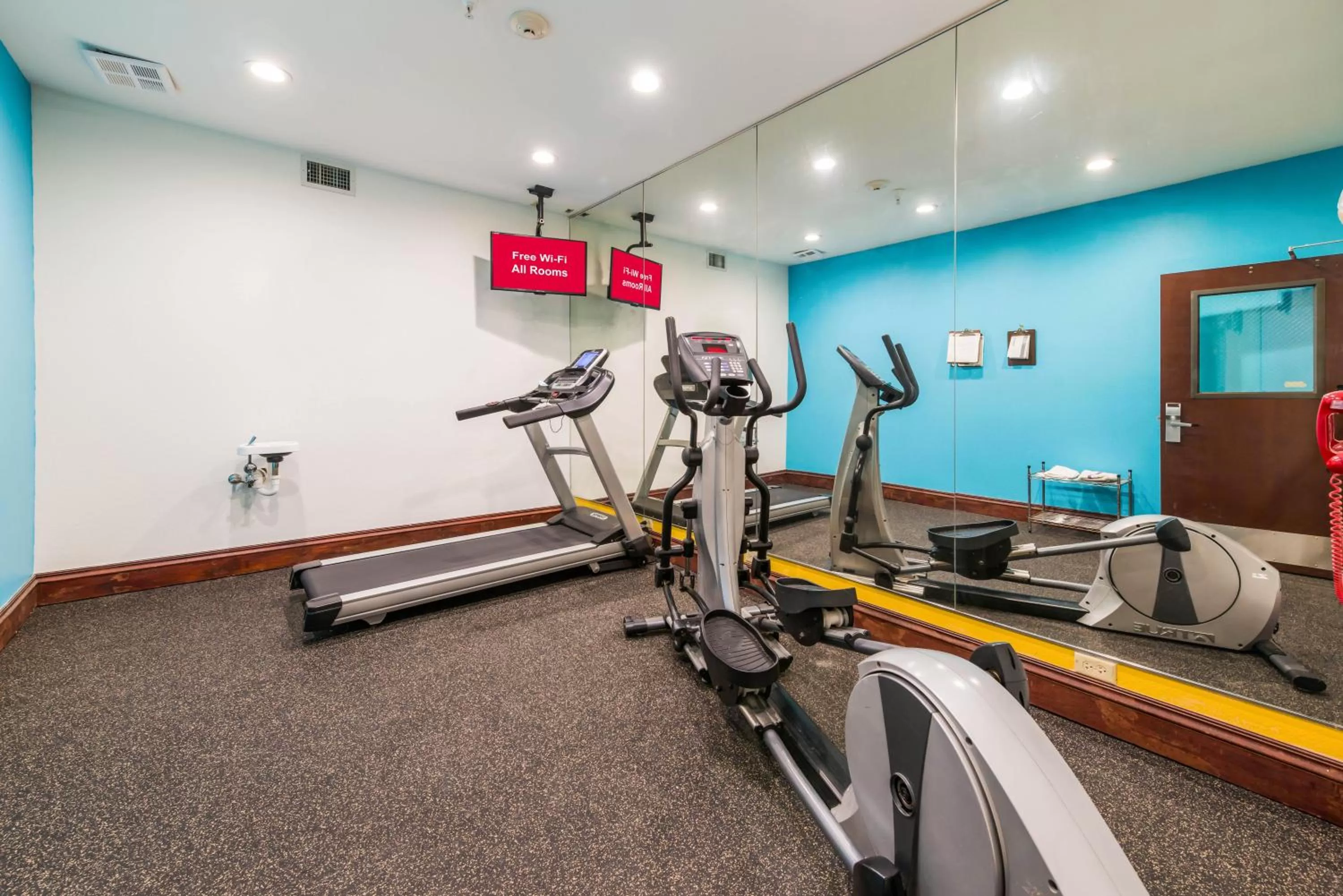 Fitness centre/facilities in Red Roof Inn & Suites Monee