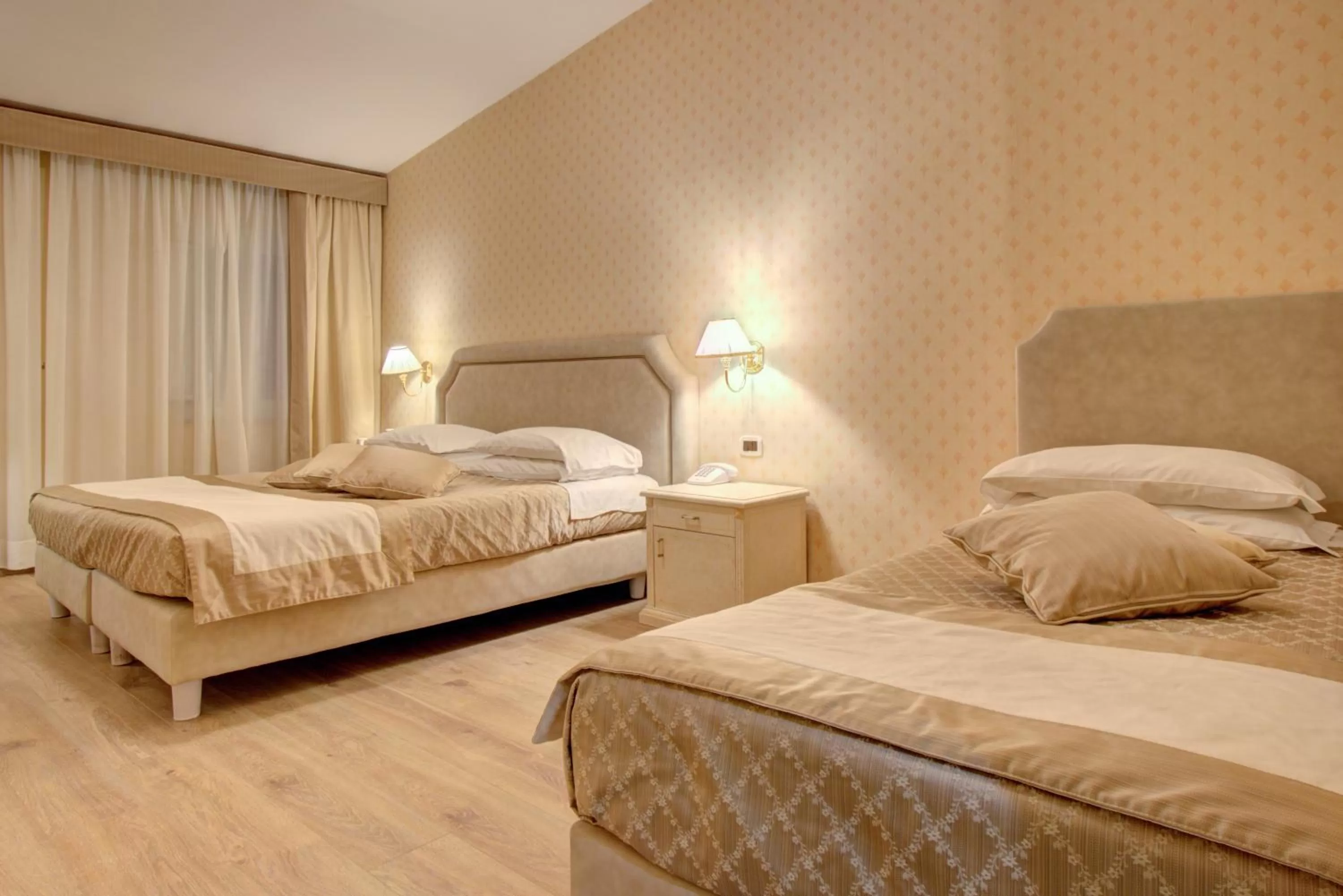 Bedroom, Bed in Hotel La Locanda