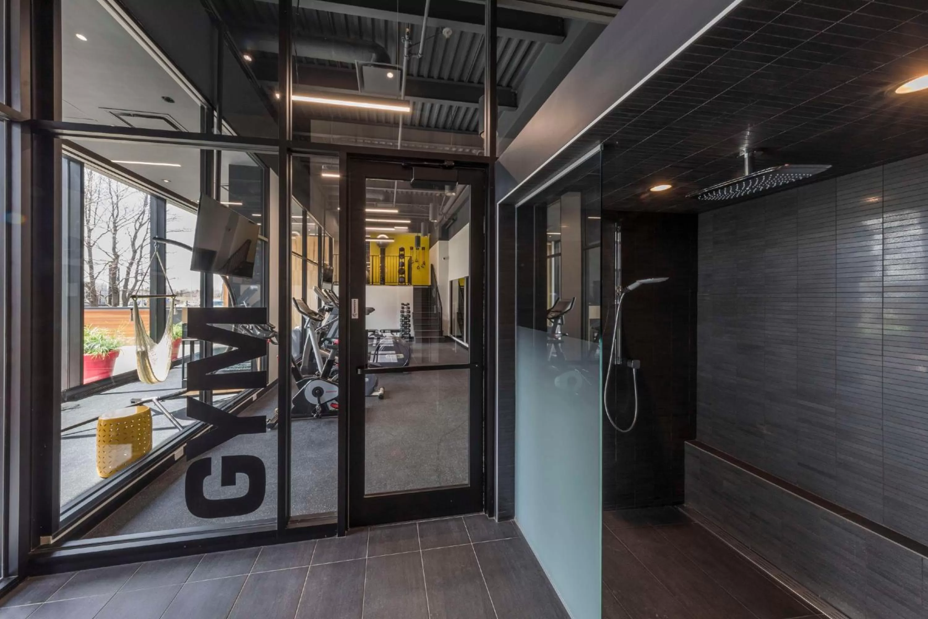 Fitness centre/facilities in Hôtel & Suites Normandin Lévis