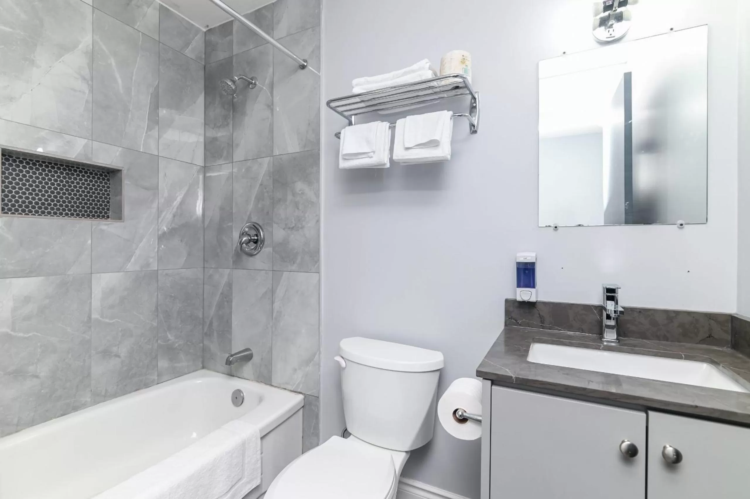 Shower in Lakeside Inn