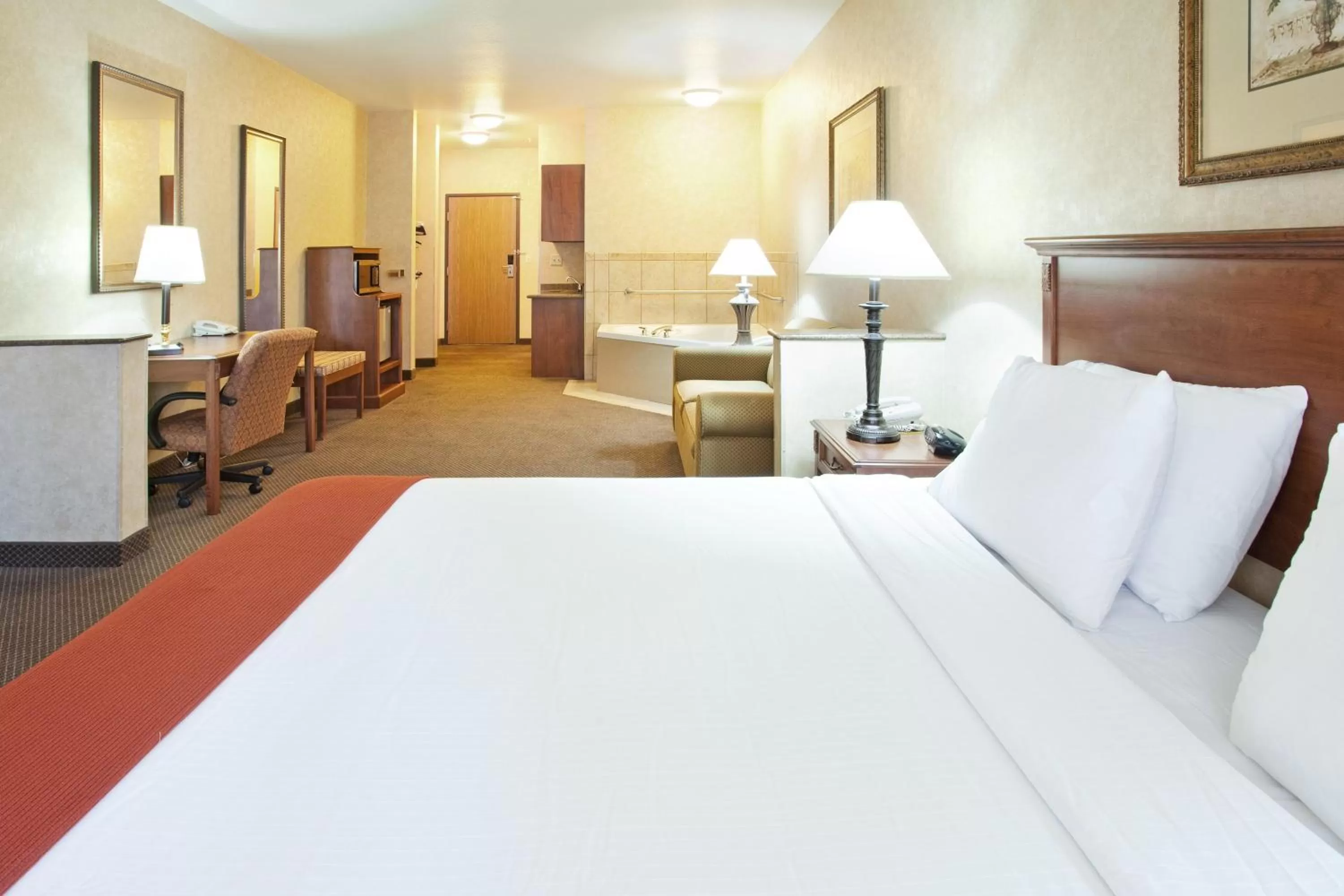 Photo of the whole room in Holiday Inn Express Hotel & Suites Barstow by IHG