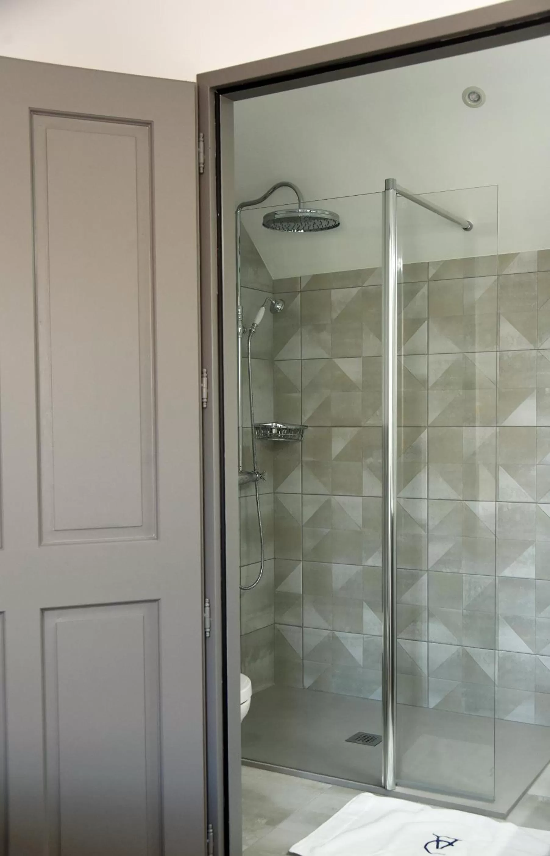 Bathroom in Le Charles V