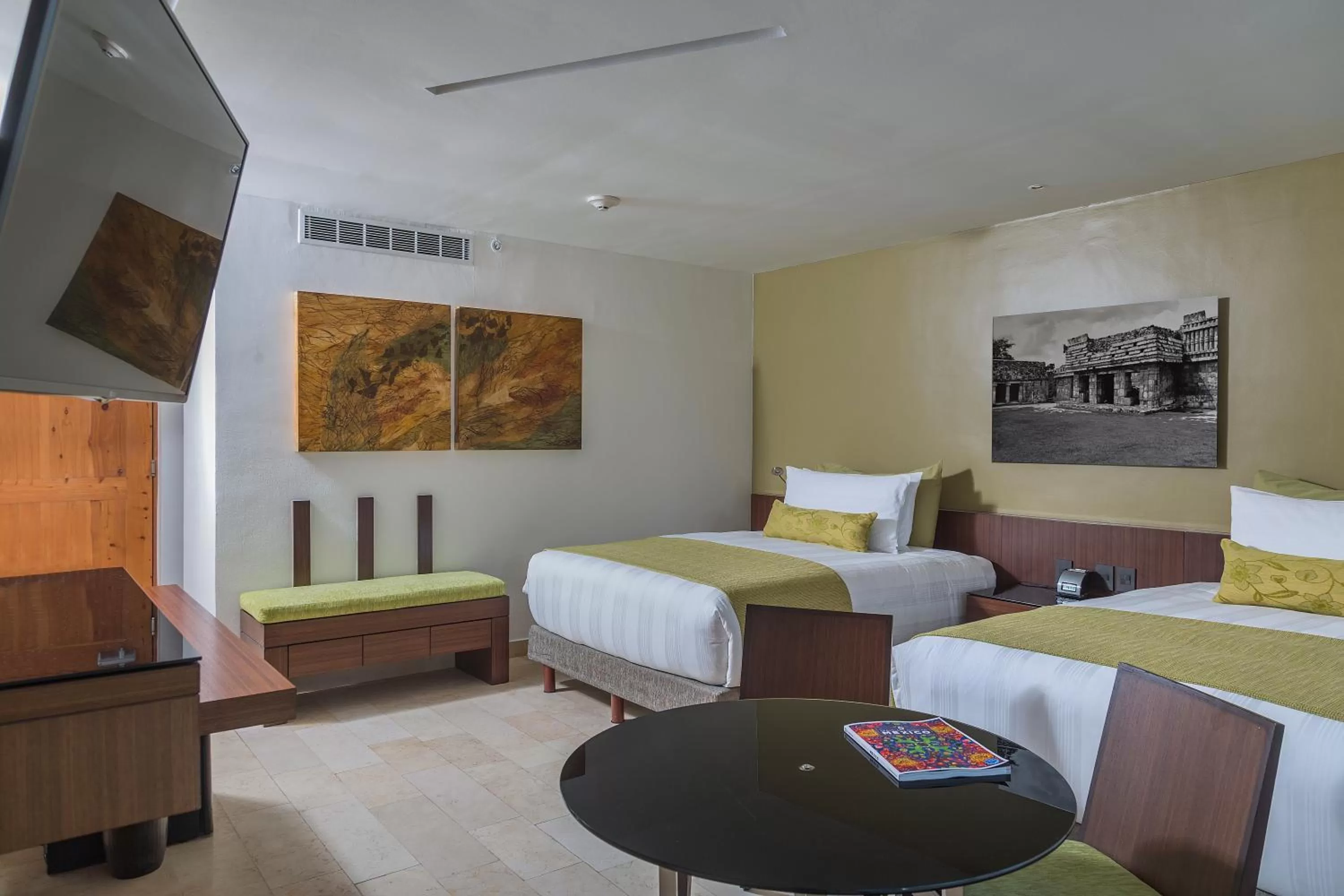 Photo of the whole room, Bed in Presidente InterContinental Cancun Resort