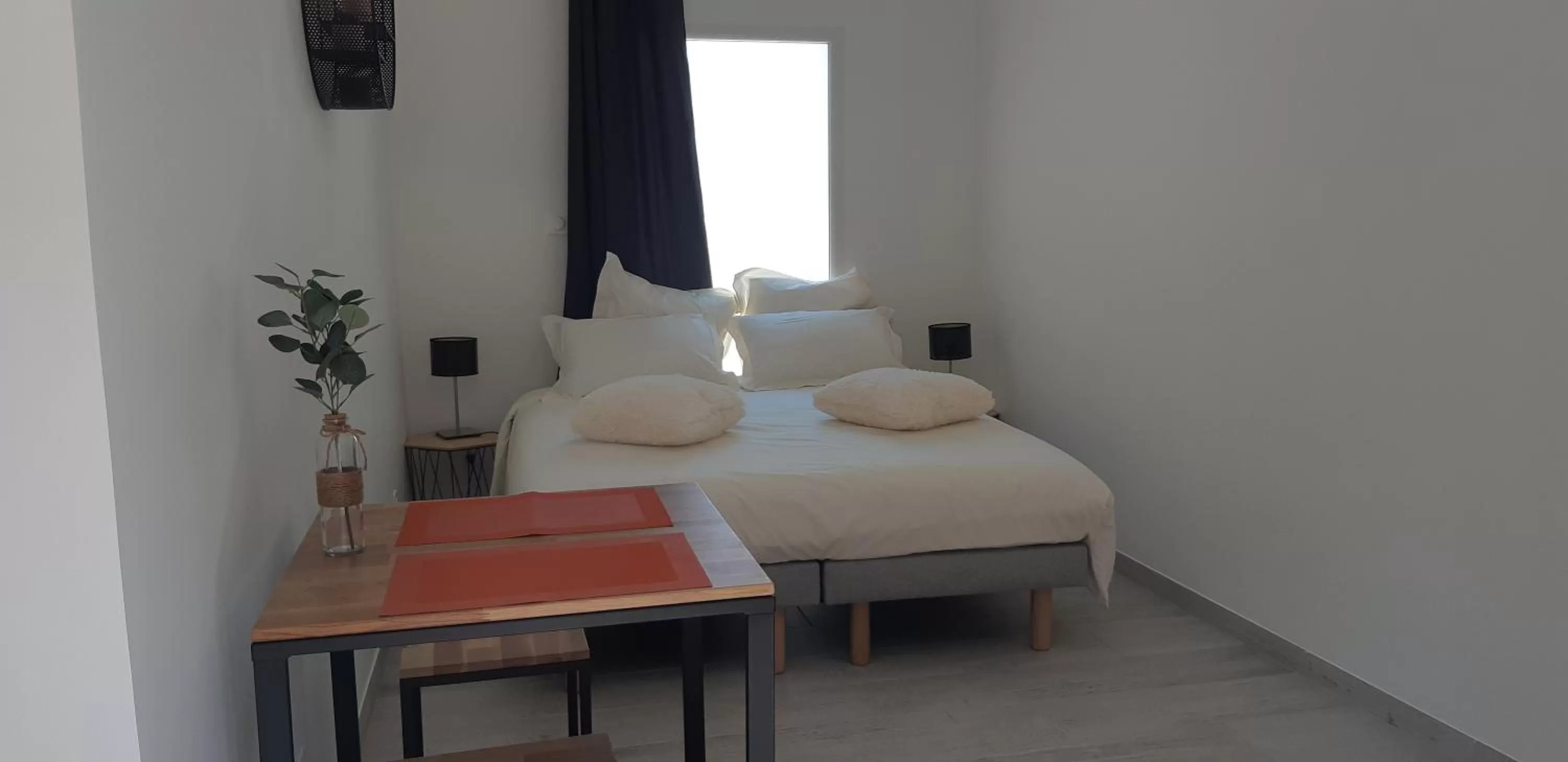 Bedroom, Bed in Maison d'Hôtes & Spa La Chêneraie-Provence Ventoux