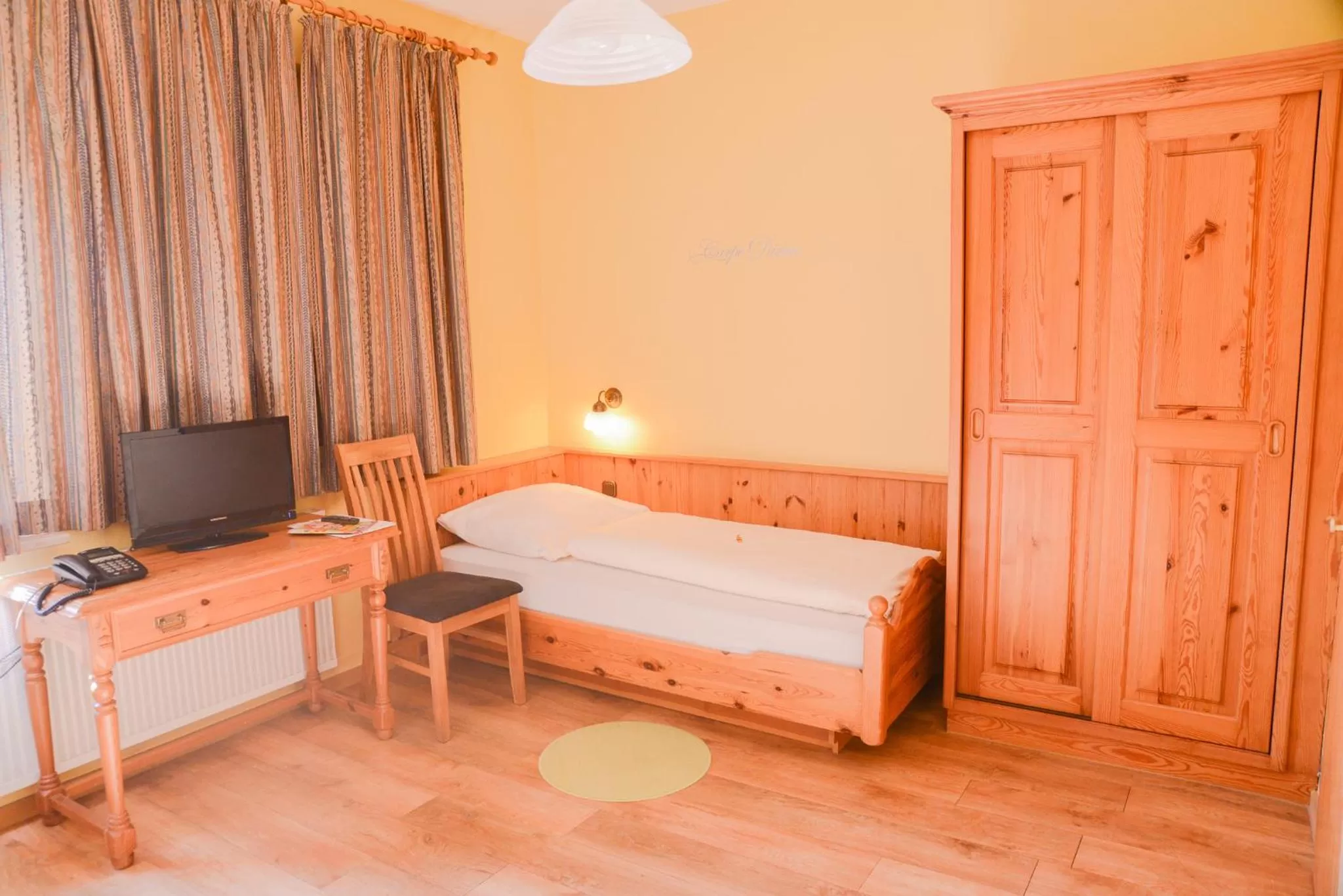 Photo of the whole room, Bed in Hotel Rothenburger Hof