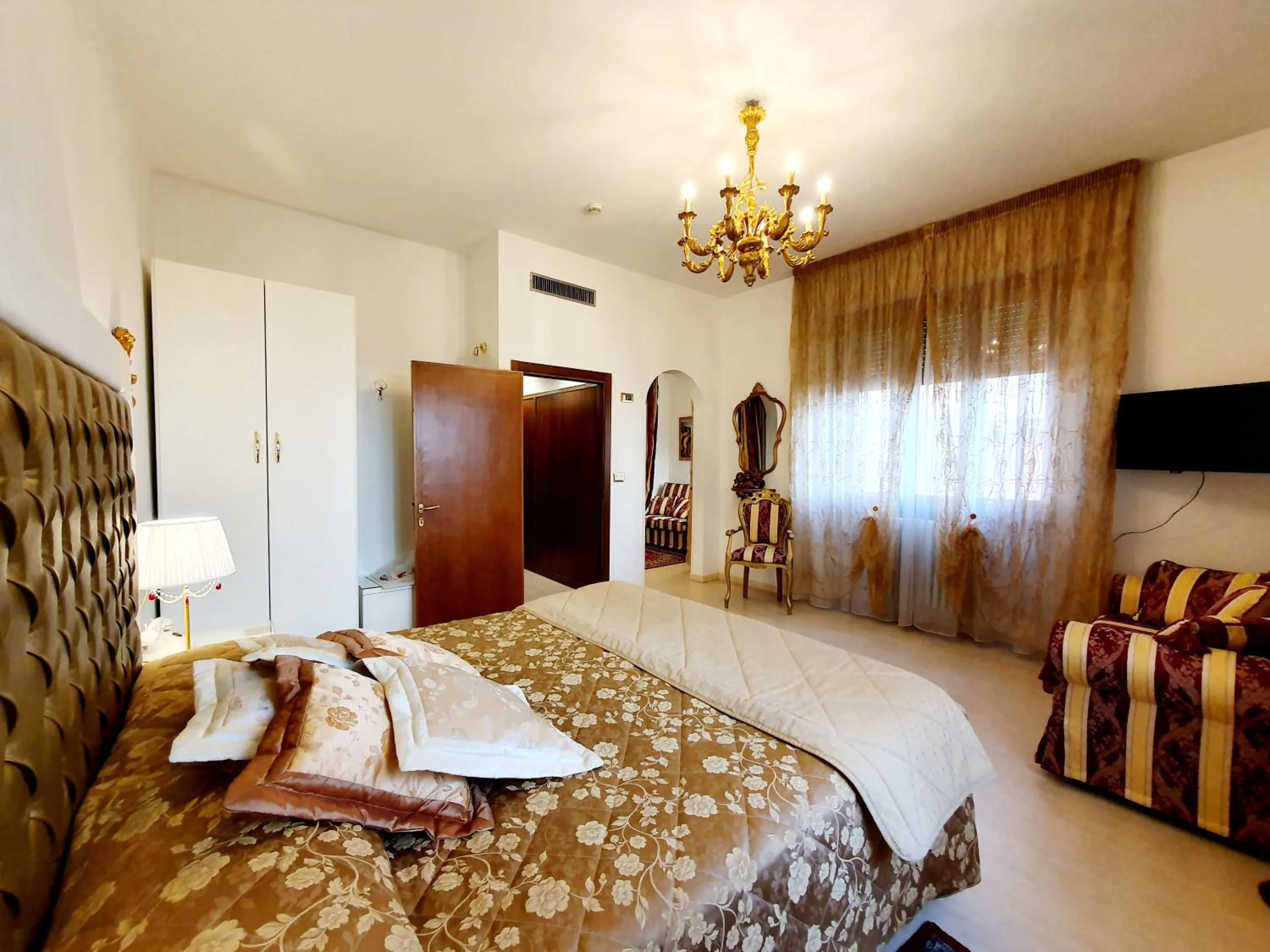 Bed in Hotel Continentale