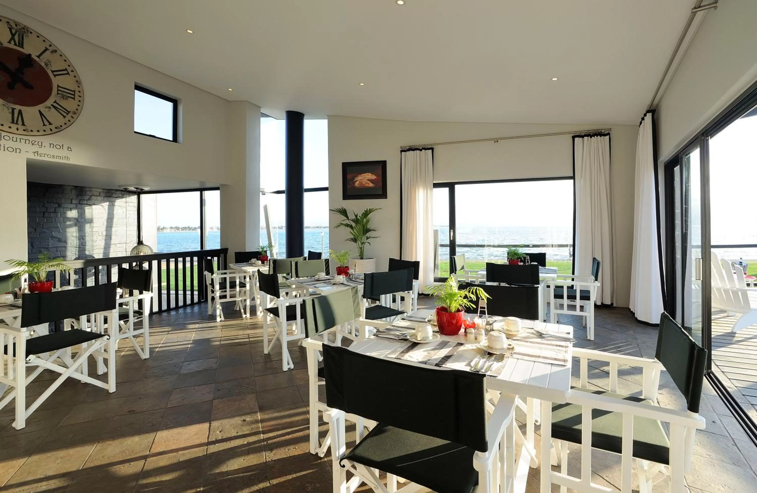 Restaurant/places to eat in Oyster Box Guesthouse