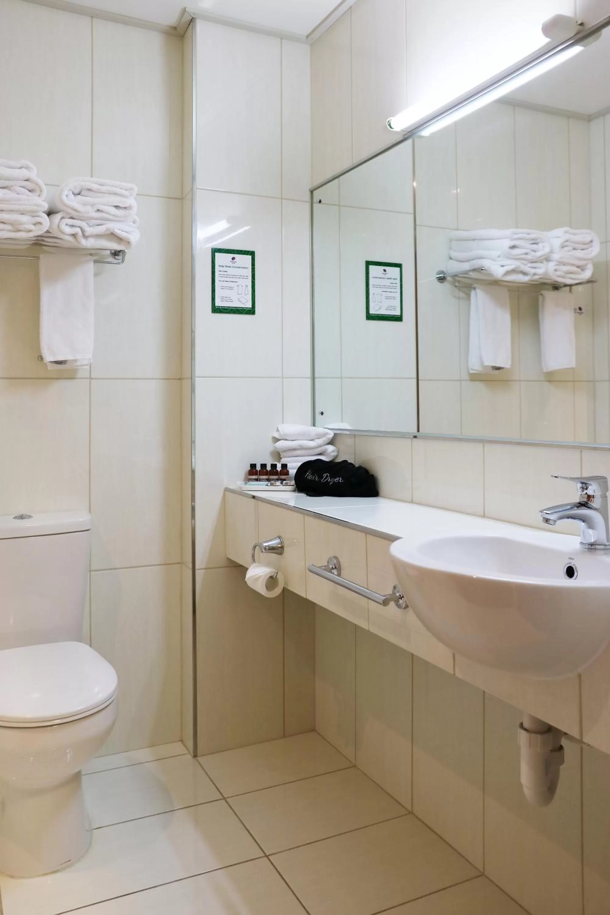 Bathroom in The Victoria Hotel Dunedin