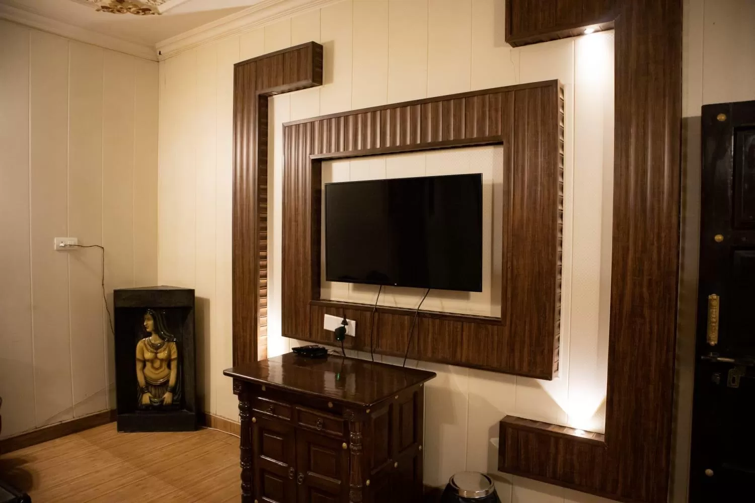 TV and multimedia, TV/Entertainment Center in Ambala Haveli