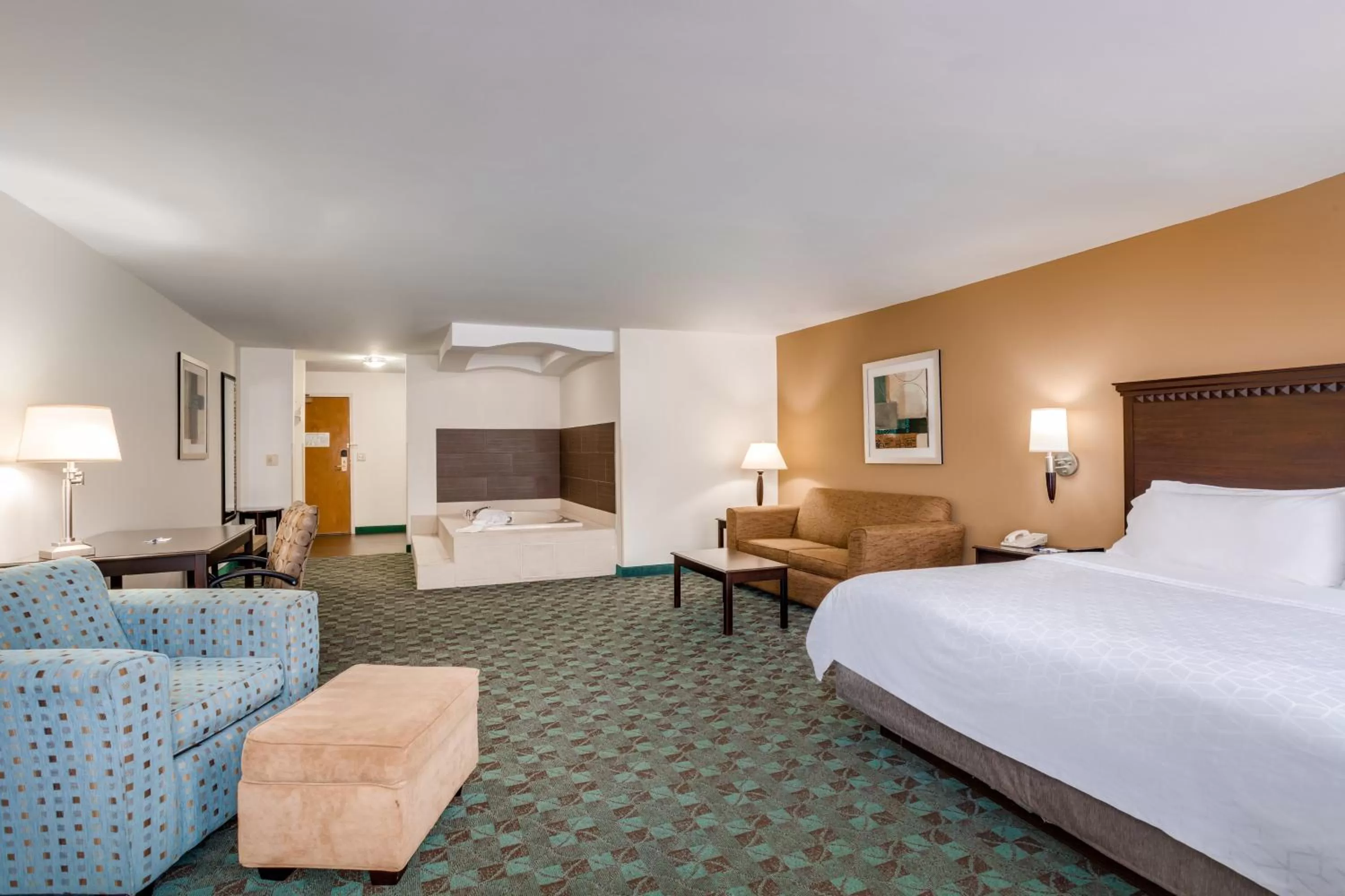 Photo of the whole room, Bed in Holiday Inn Express Hotel & Suites Canton by IHG