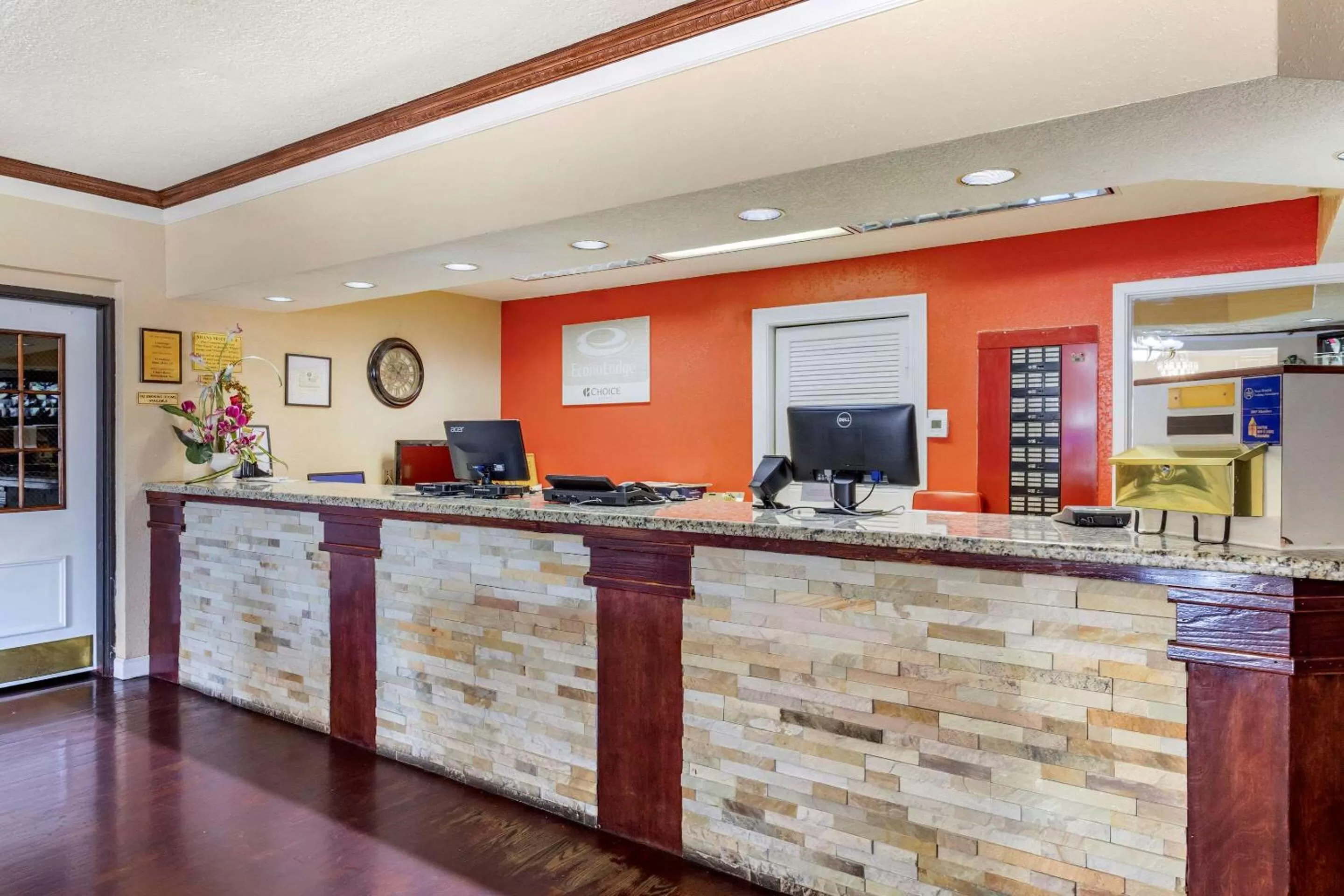 Lobby or reception in Knights Inn College Station