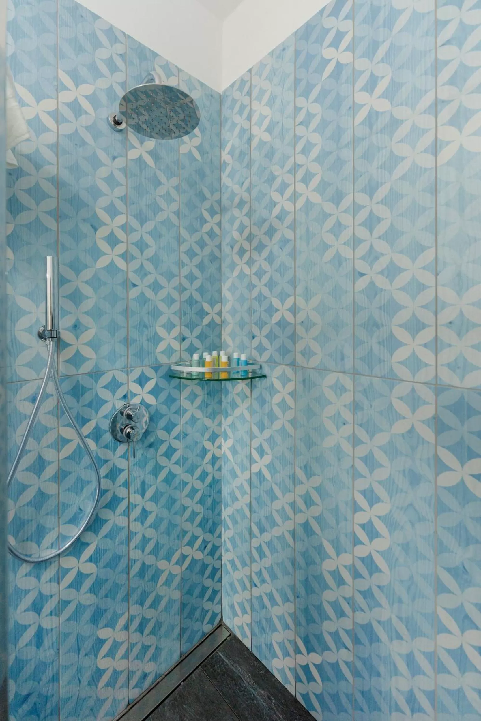 Shower in Poseidonia Rooms