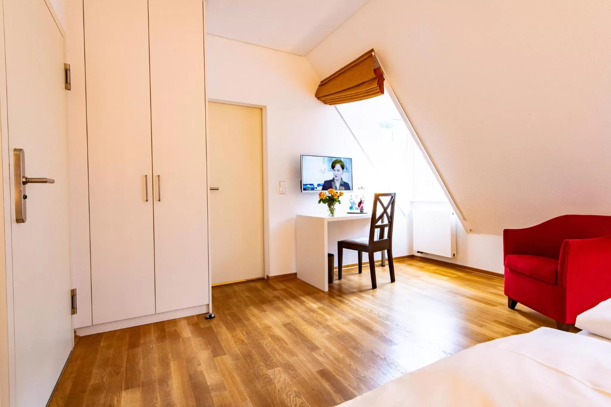 Photo of the whole room, Bed in Parkhotel Wolfsburg