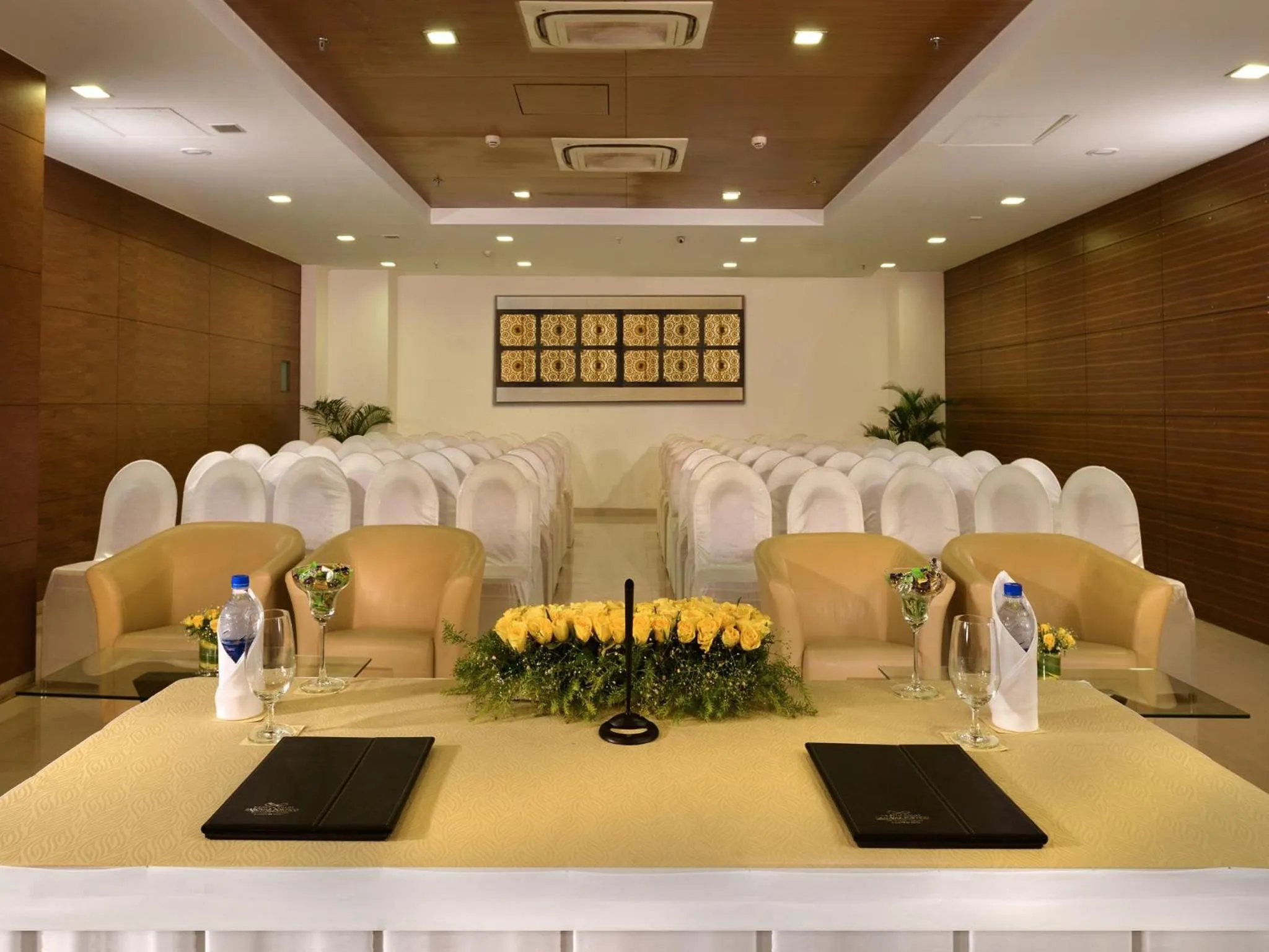 Business facilities in Majestic Court Sarovar Portico