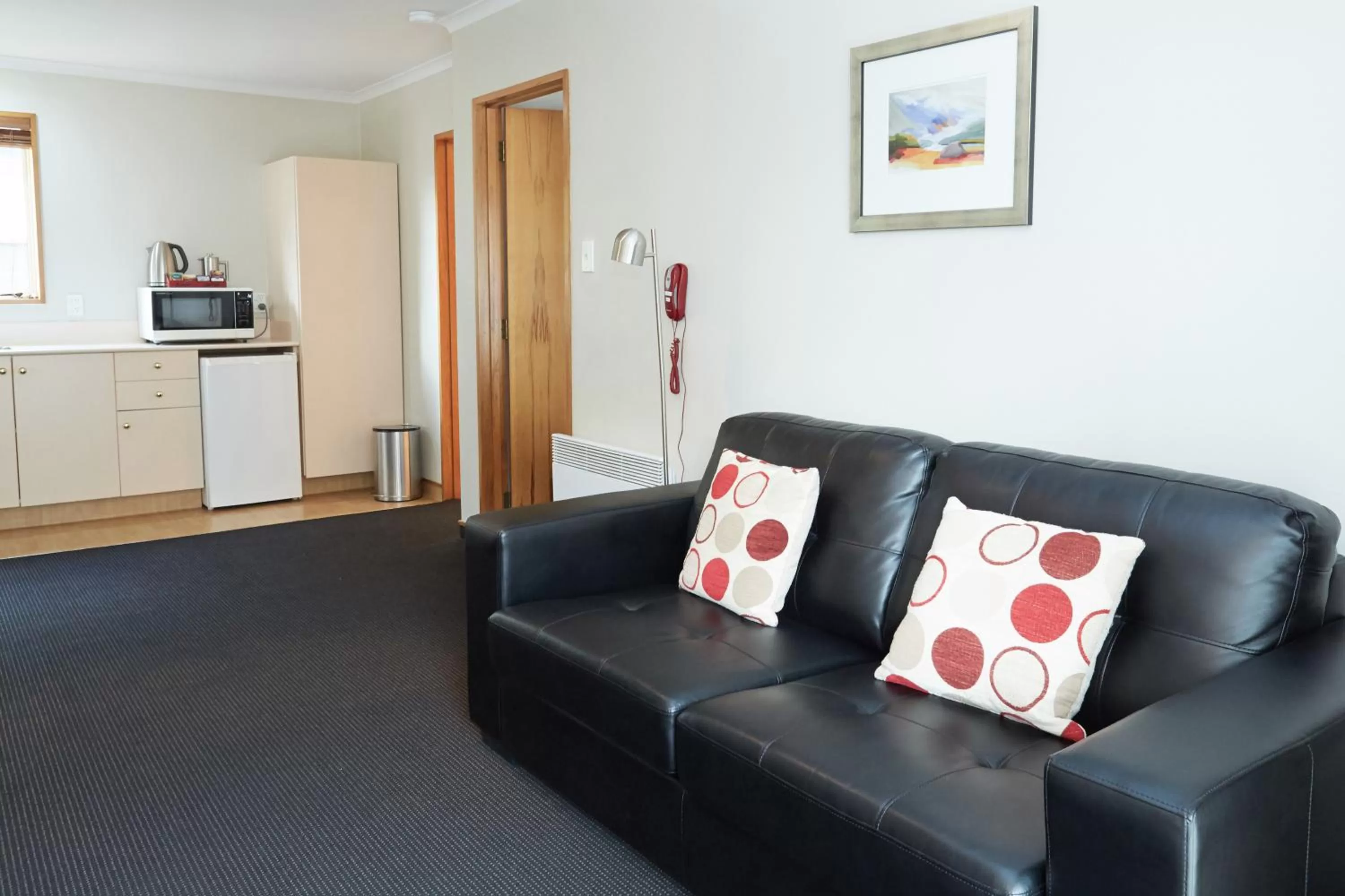 Admiral Court Motel & Apartments