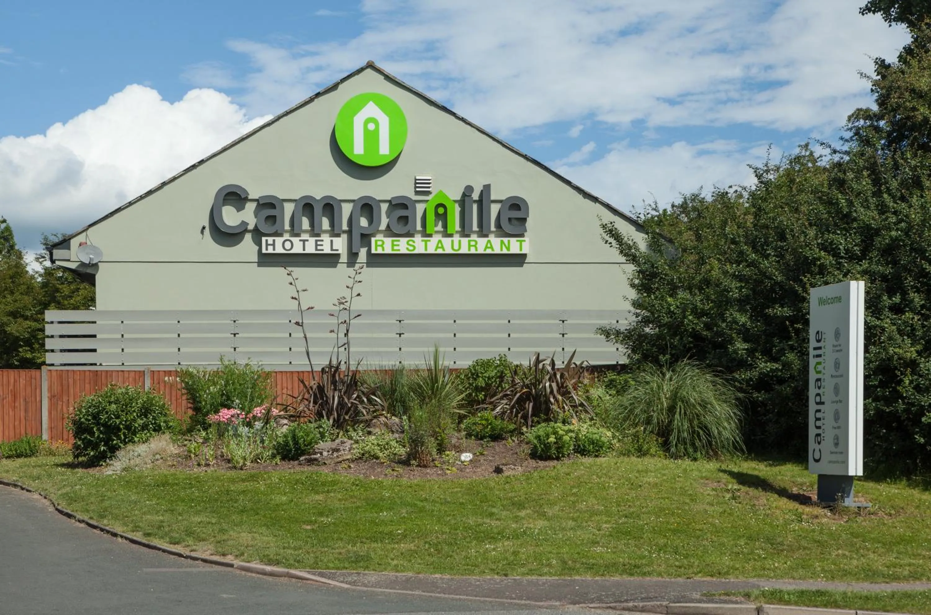 Property building in Campanile Hotel - Basildon - East of London