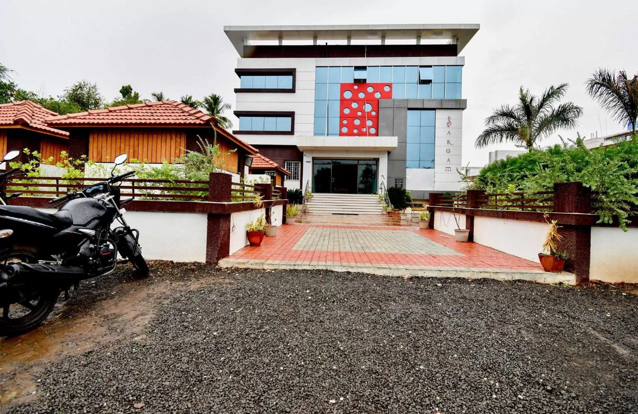 Facade/entrance in OYO Flagship 43302 Hotel Sargam
