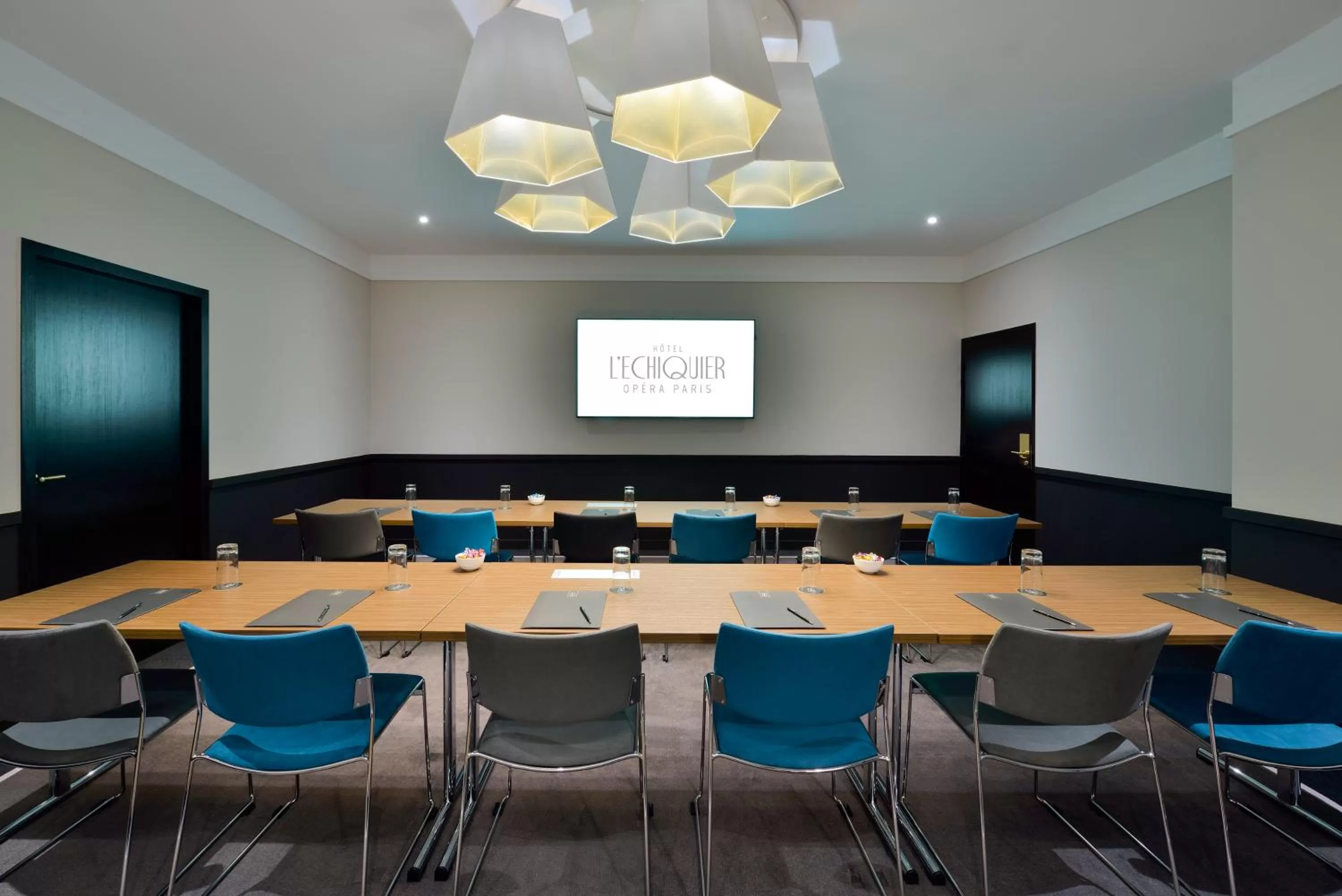 TV and multimedia in l'Echiquier Opéra Hotel Paris - MGallery Collection