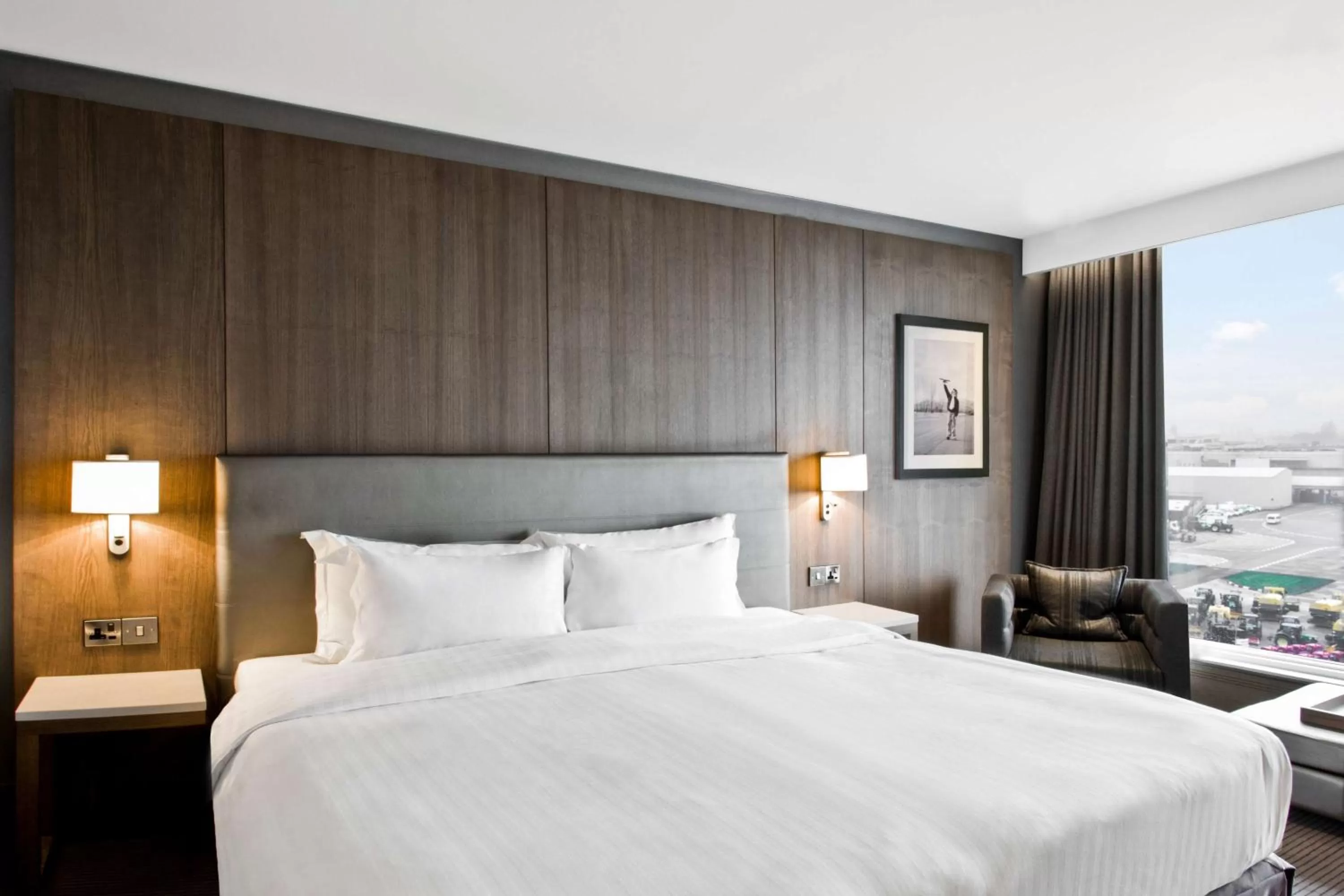 Bed in Radisson Blu Manchester Airport